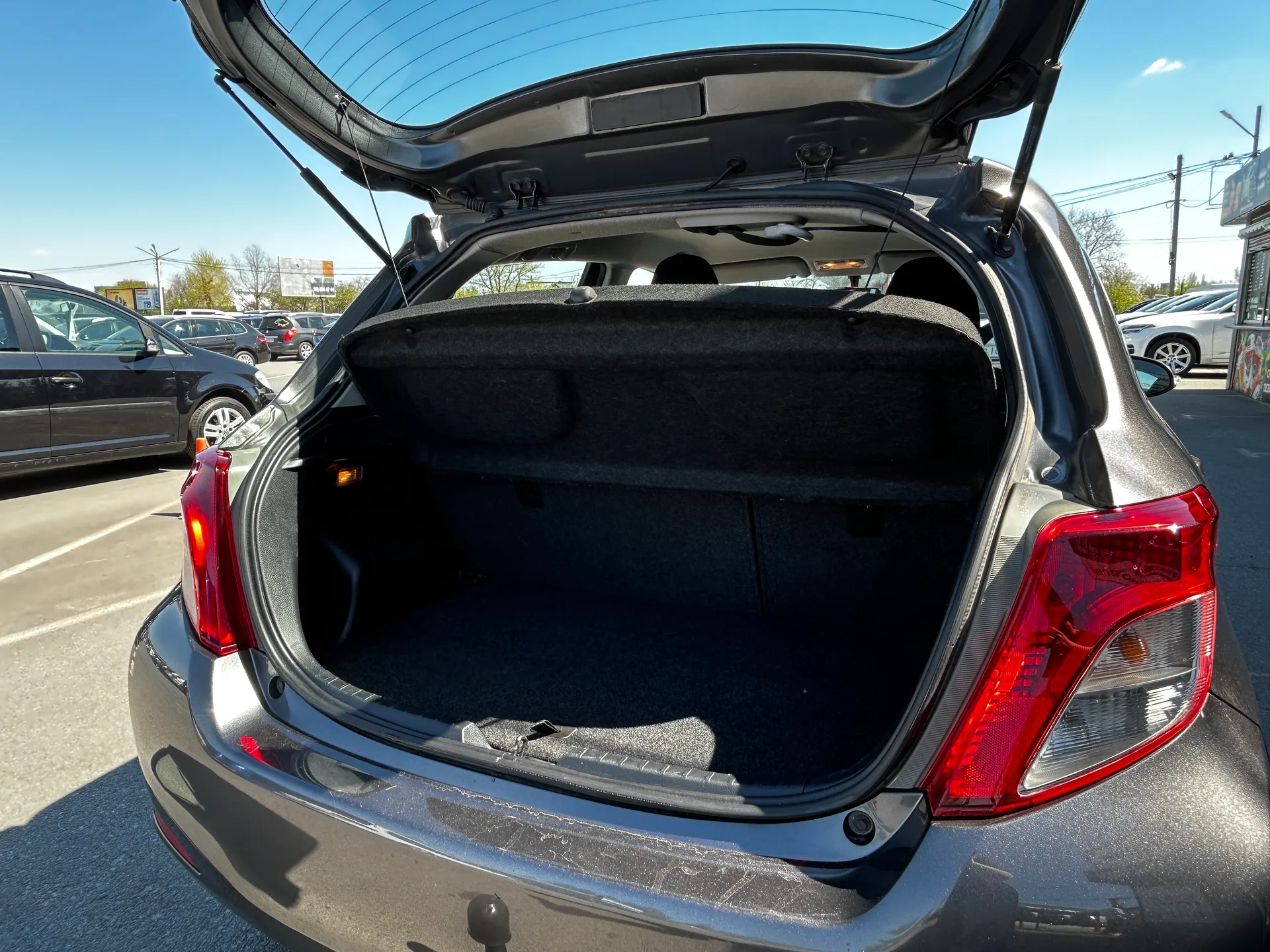 Toyota Yaris — фото 9
