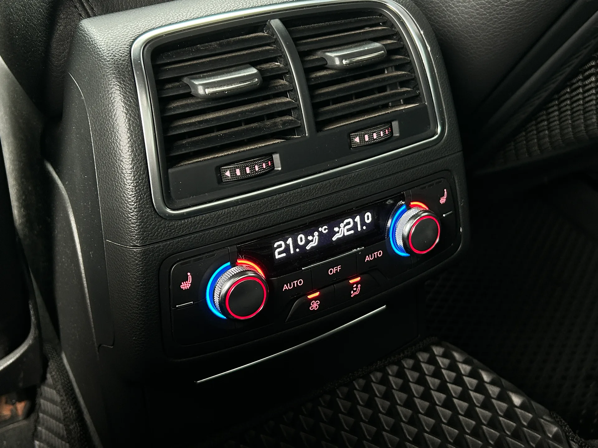 Audi A6 — фото 8