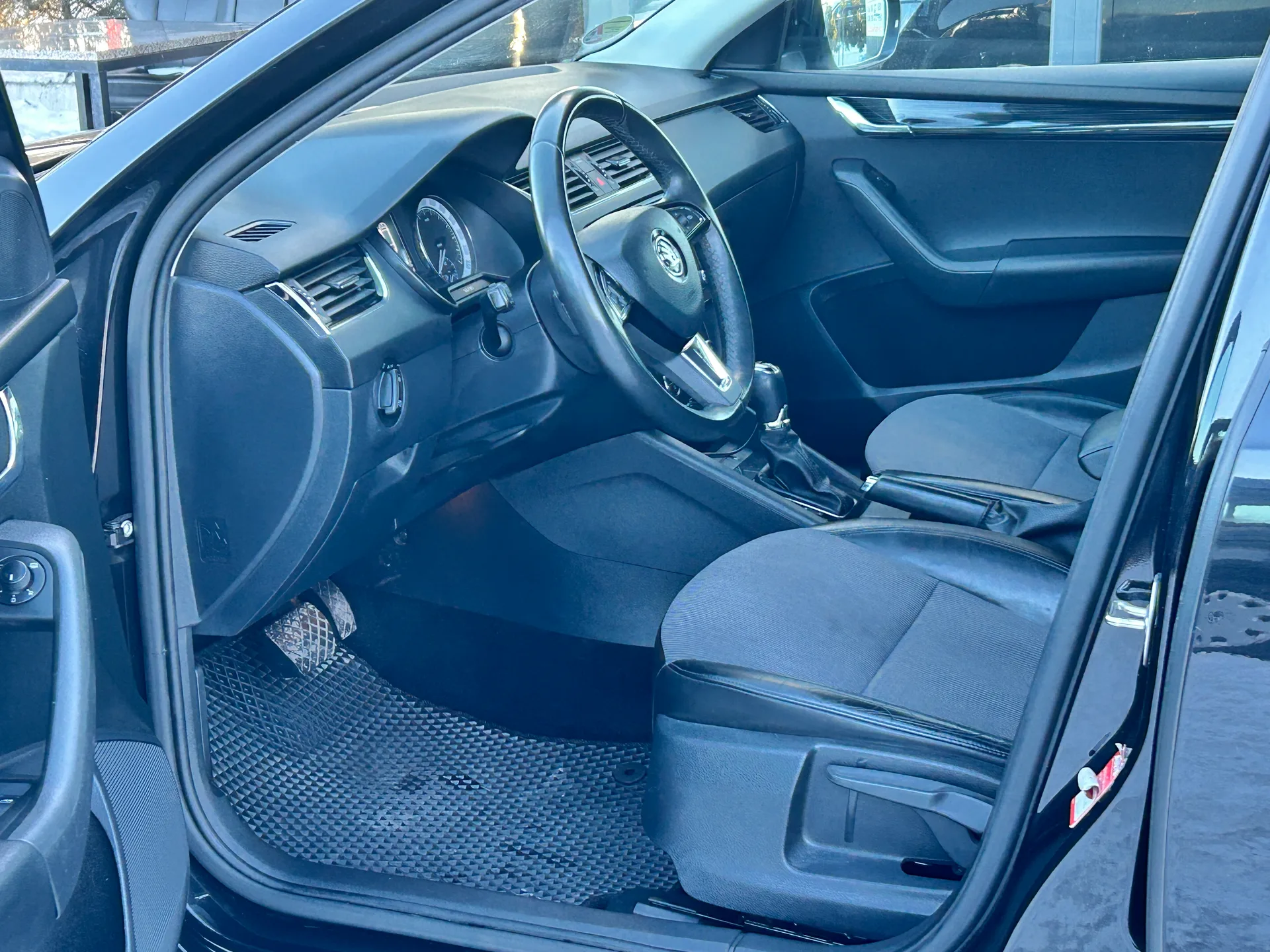 Skoda Octavia — фото 5