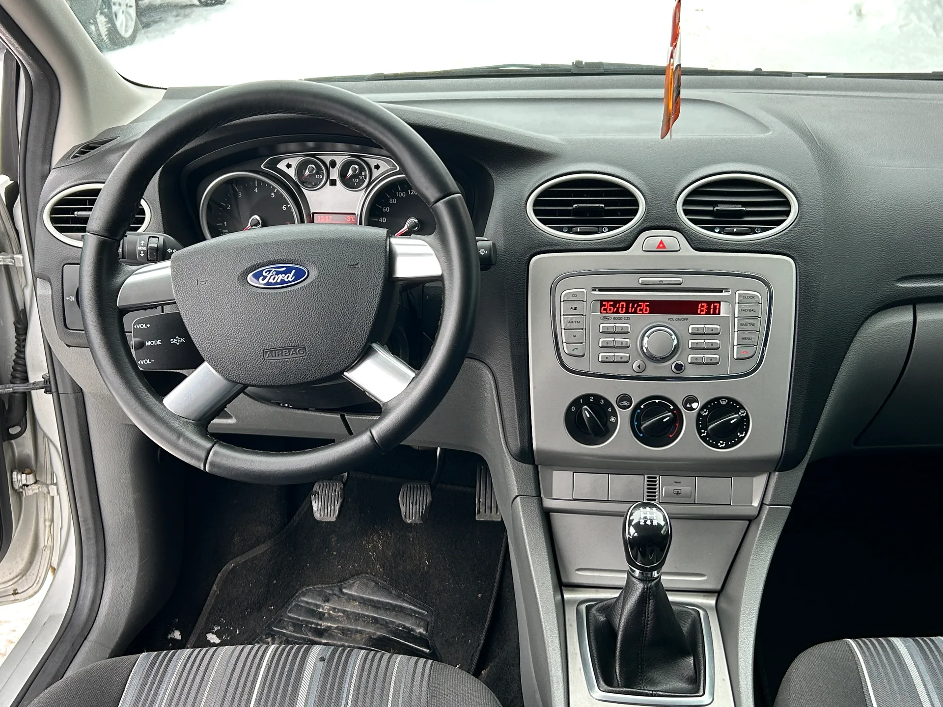 Ford Focus — фото 8