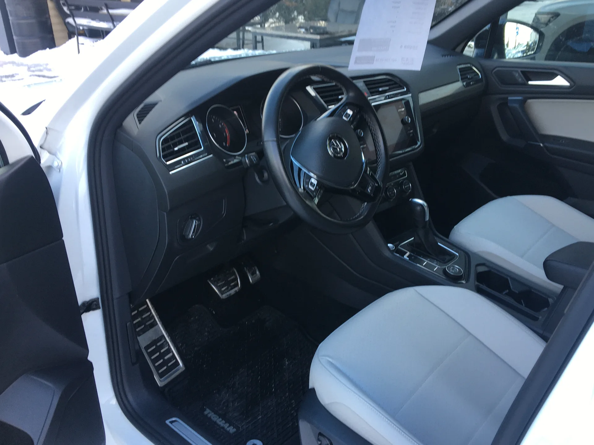 Volkswagen Tiguan — фото 8