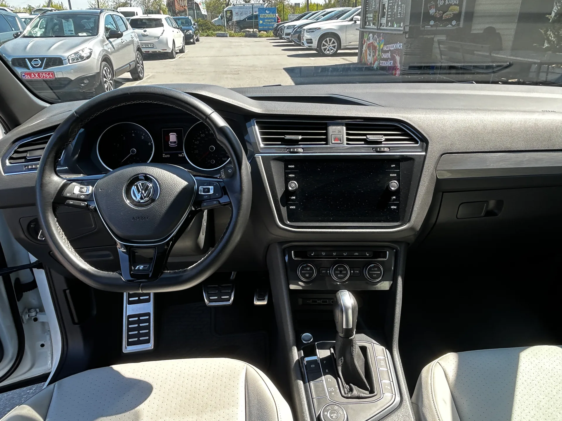 Volkswagen Tiguan — фото 6