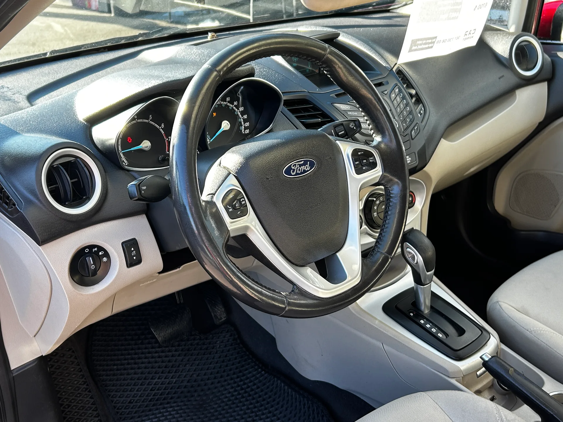 Ford Fiesta — фото 5