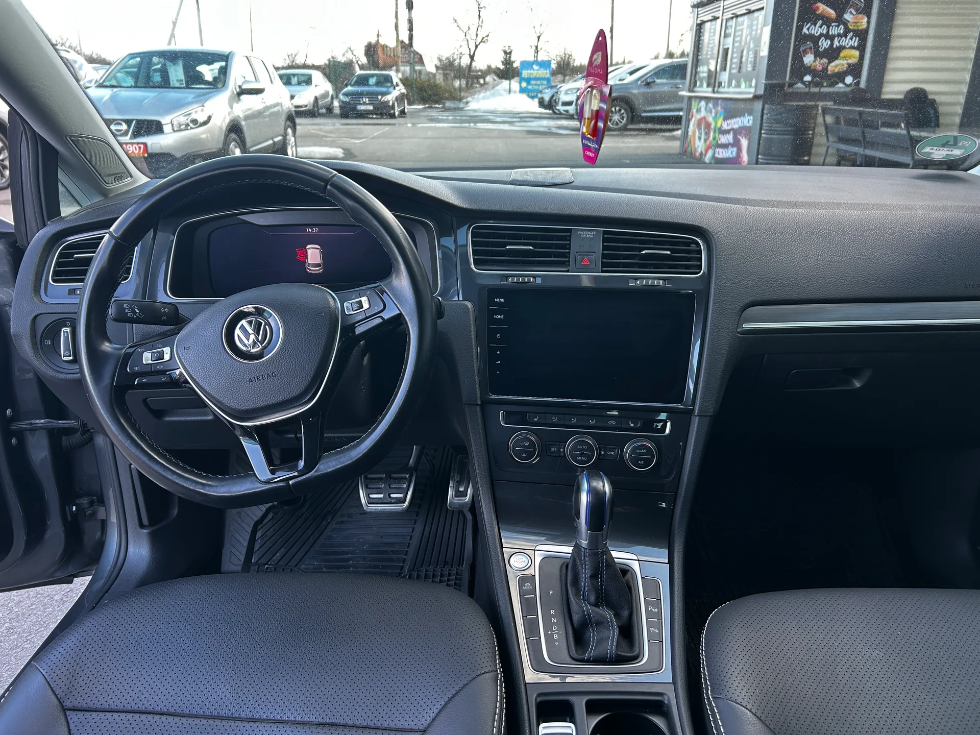 Volkswagen e-Golf — фото 6