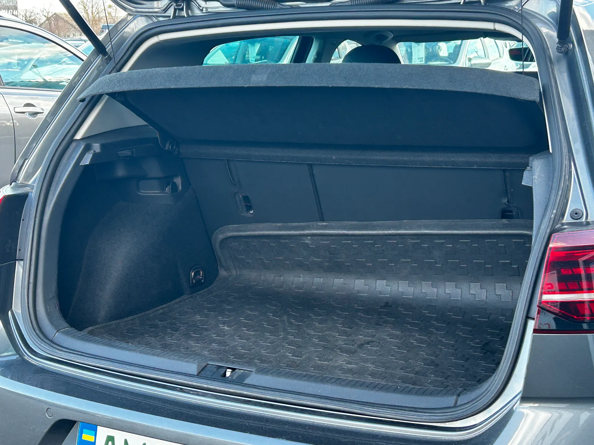 Volkswagen e-Golf — фото 8