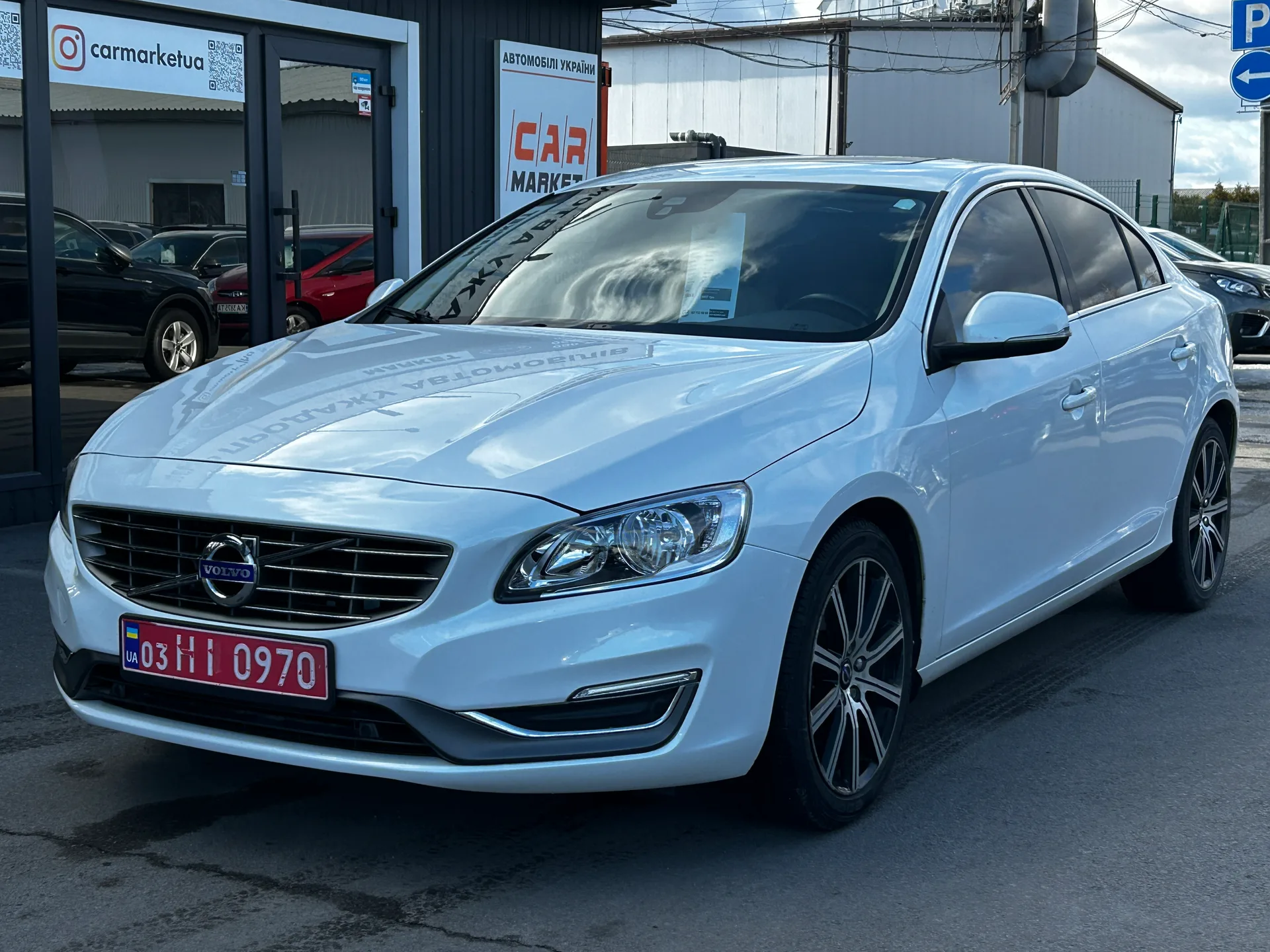 Volvo S60 — фото 1