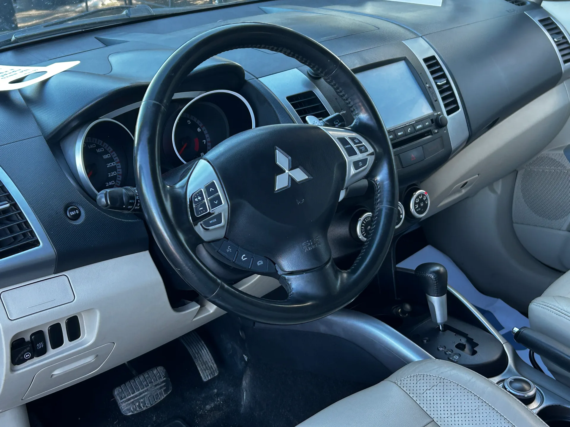 Mitsubishi Outlander — фото 5