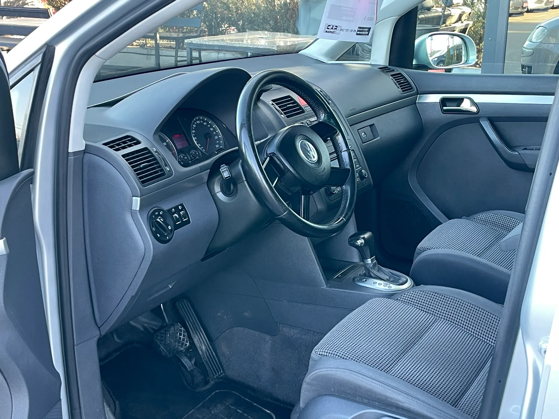 Volkswagen Touran — фото 5