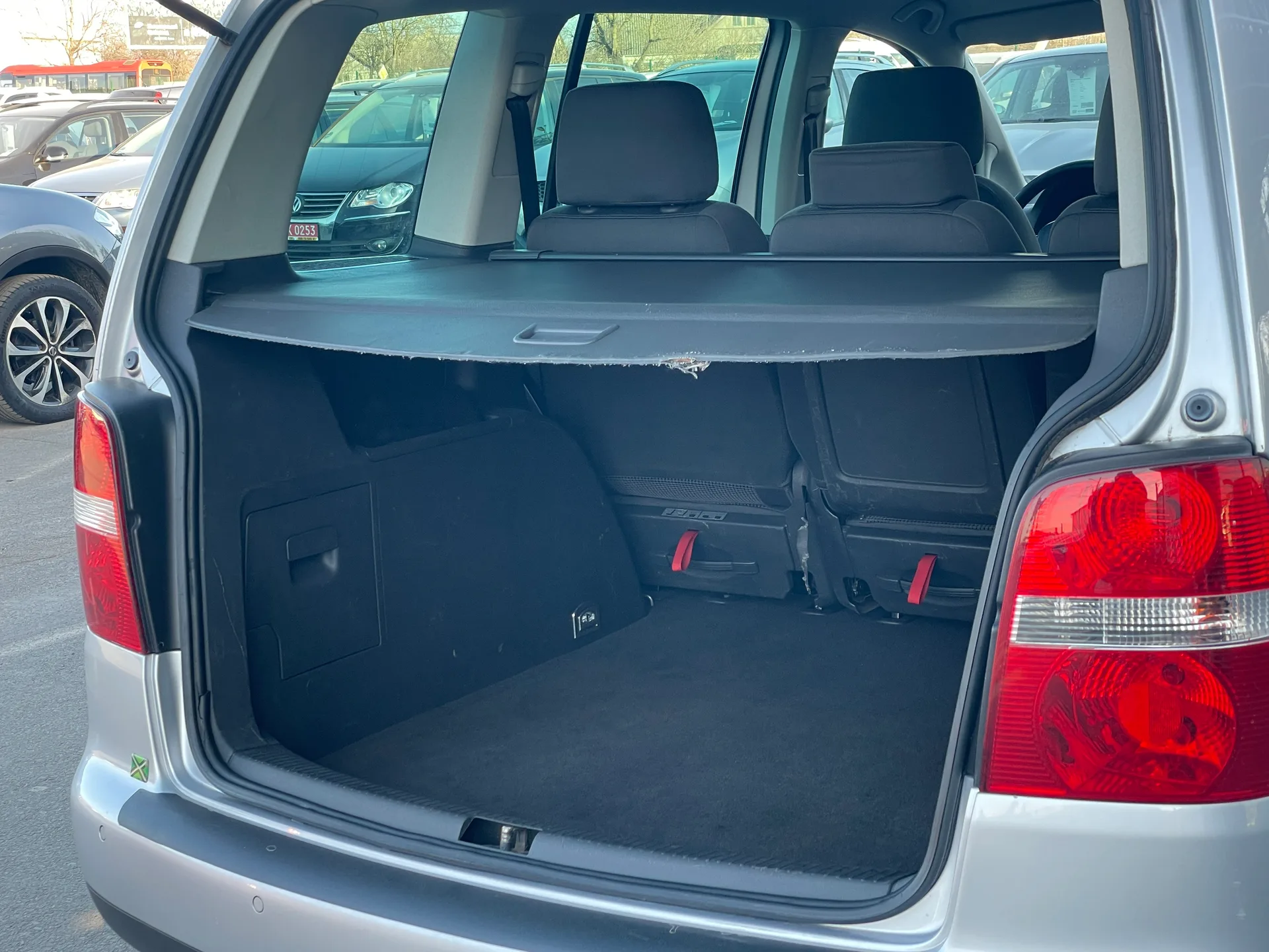 Volkswagen Touran — фото 8