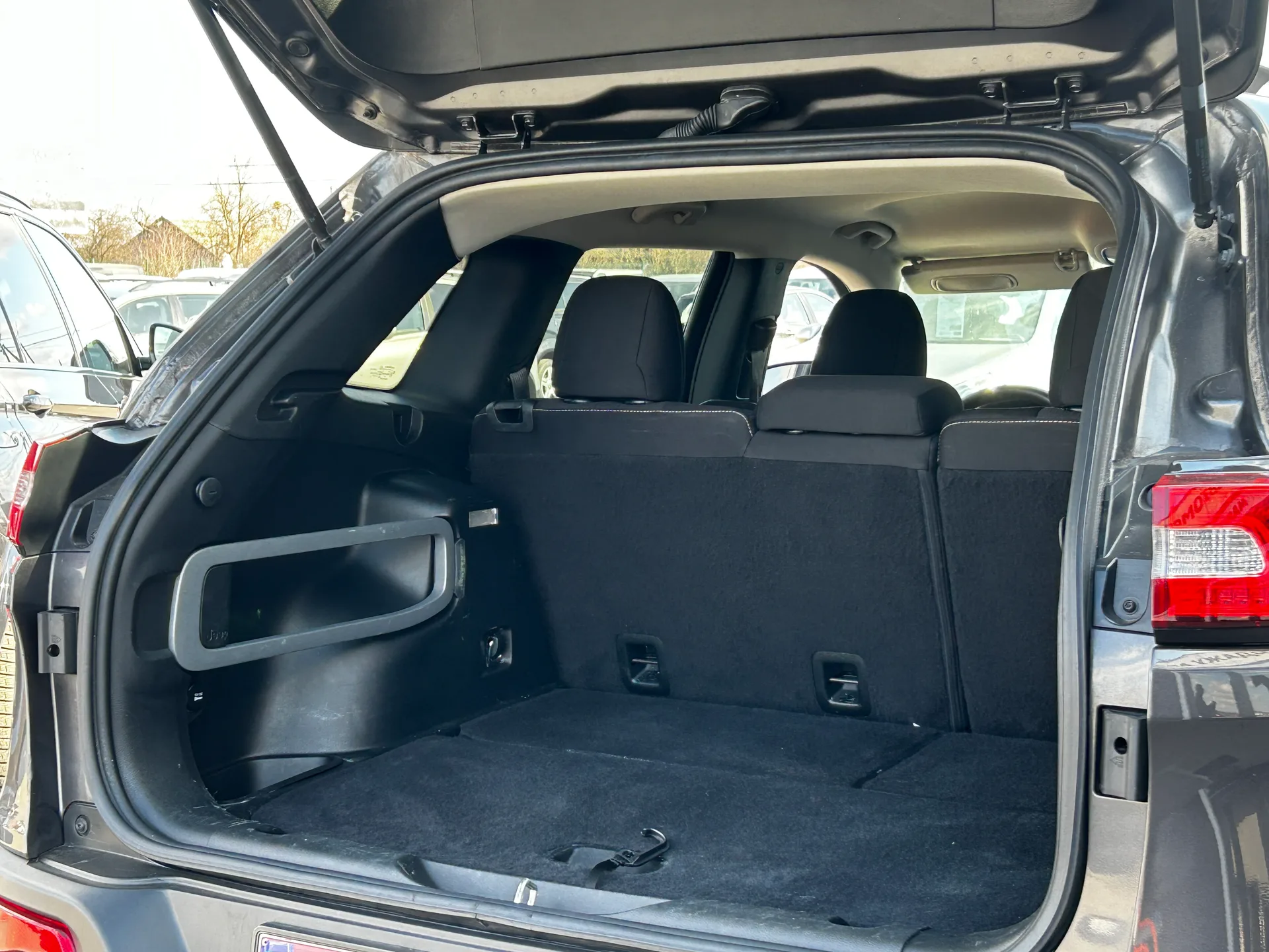 Jeep Cherokee — фото 8