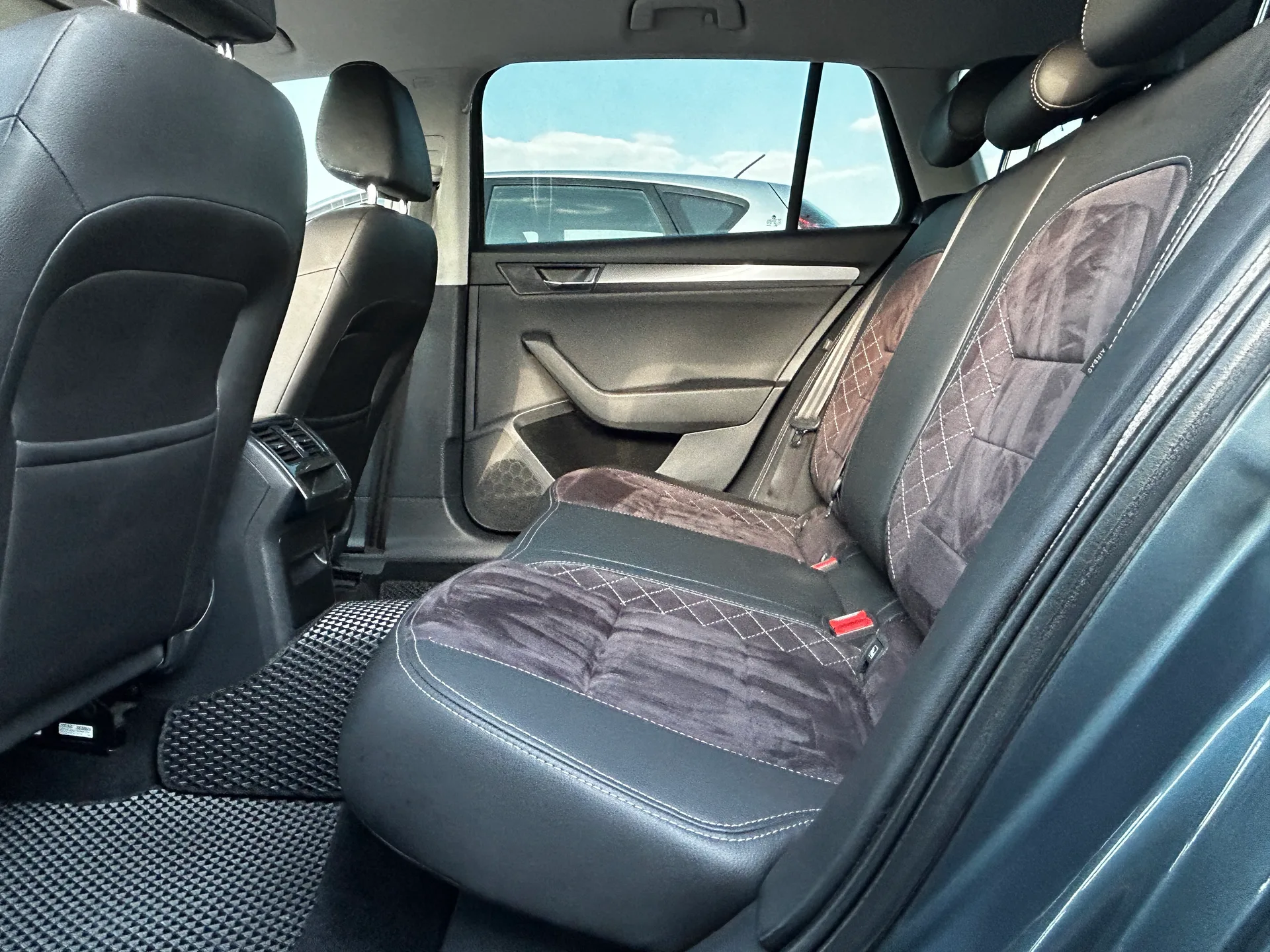 Skoda Superb — фото 7