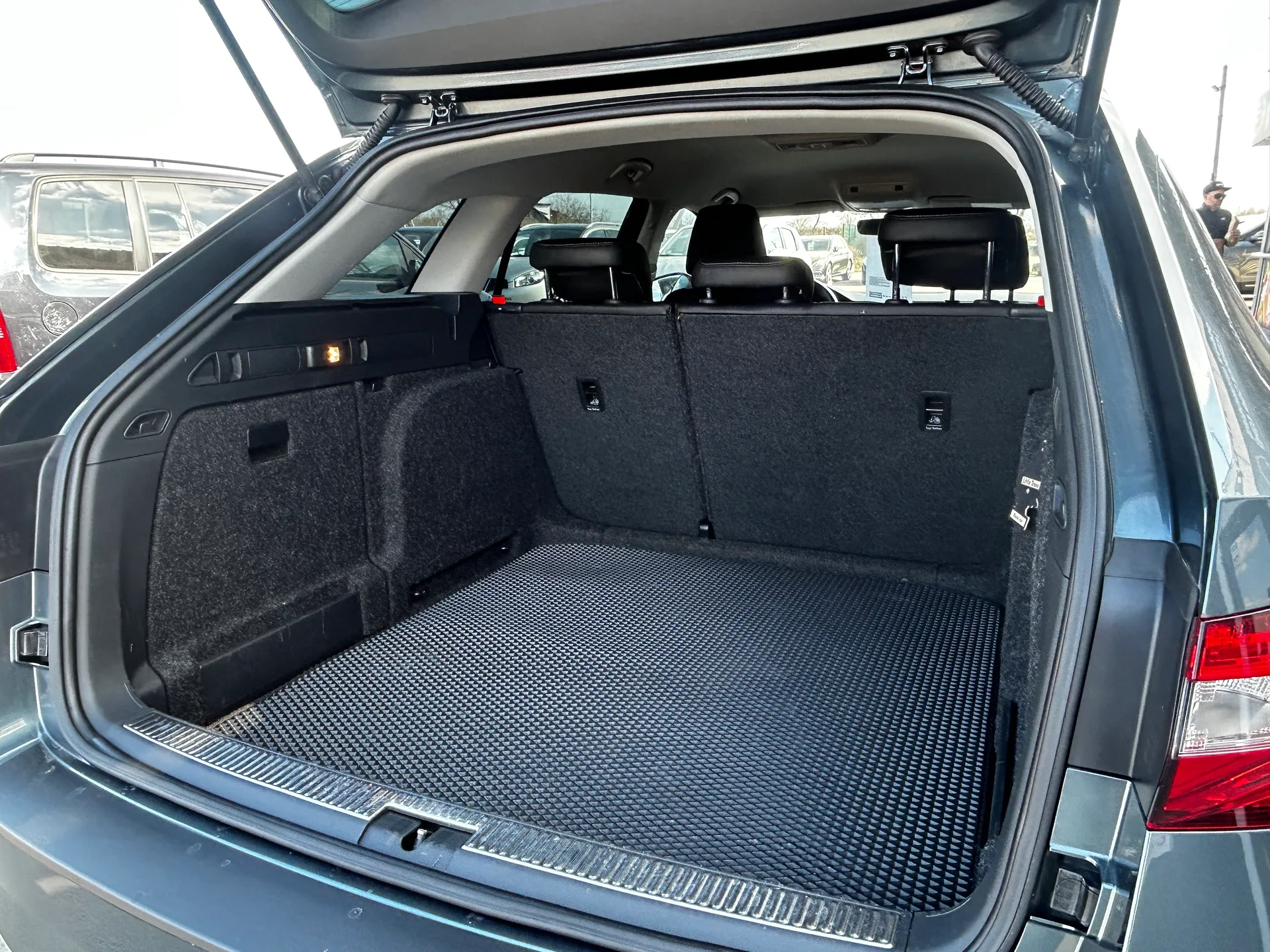 Skoda Superb — фото 8