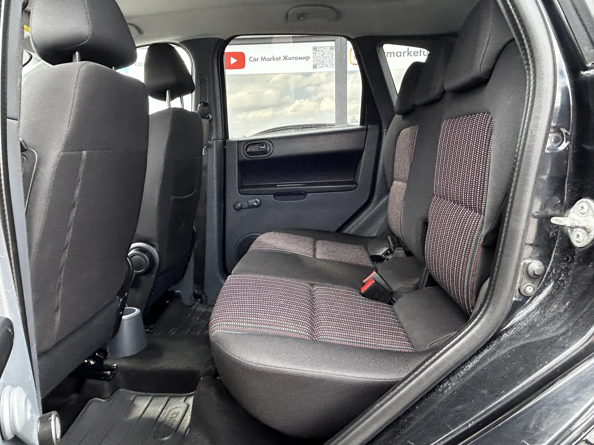 Mitsubishi Colt — фото 8