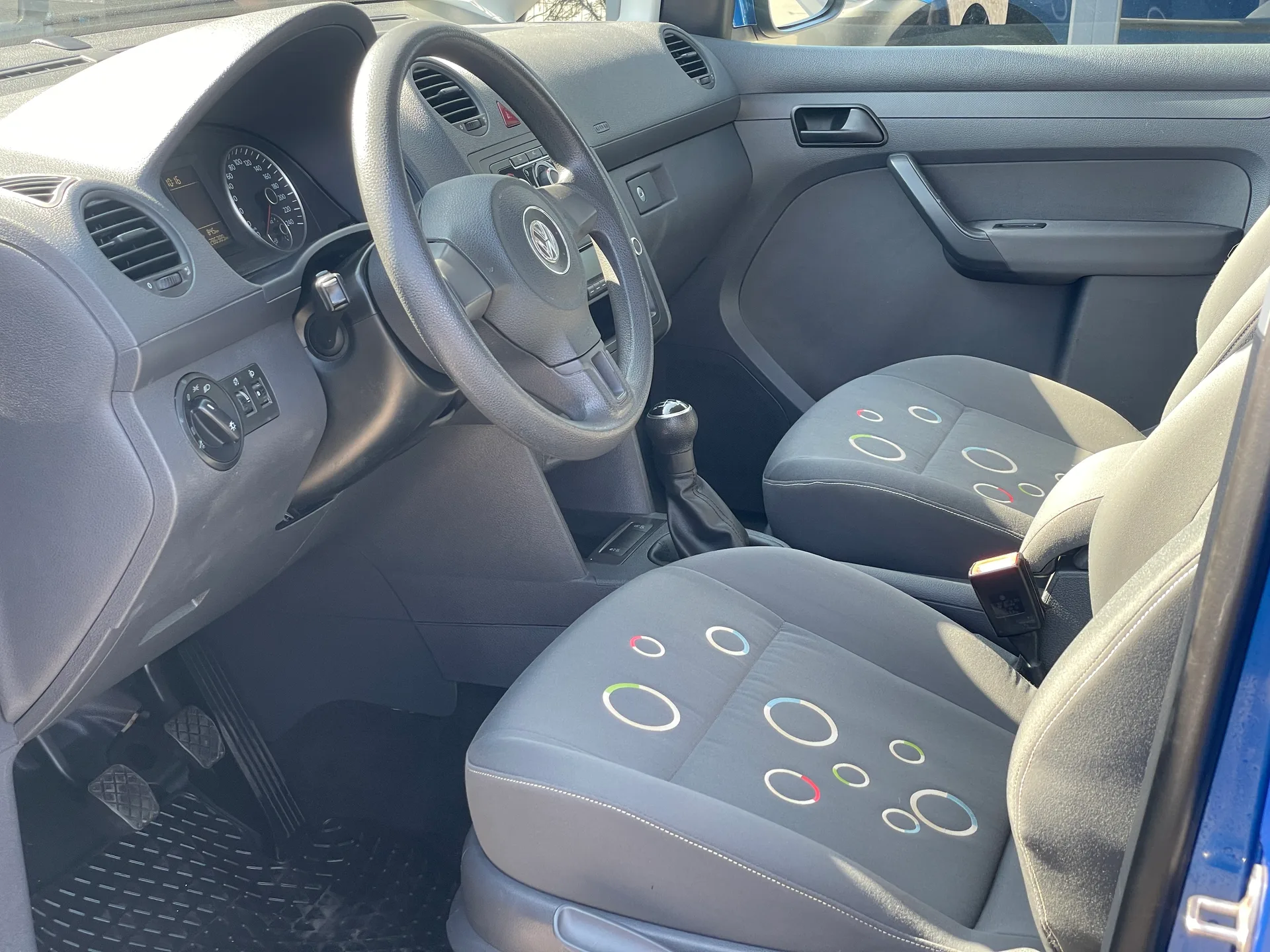 Volkswagen Caddy — фото 6