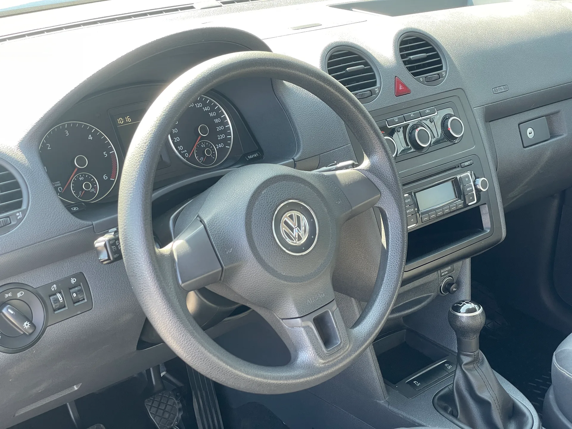 Volkswagen Caddy — фото 7