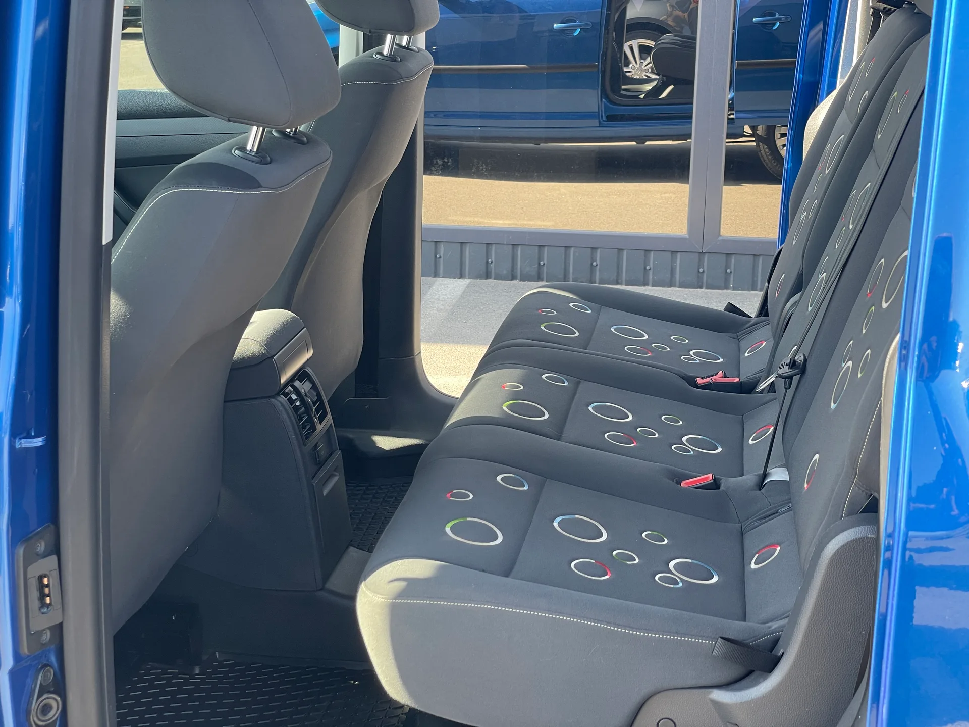 Volkswagen Caddy — фото 9