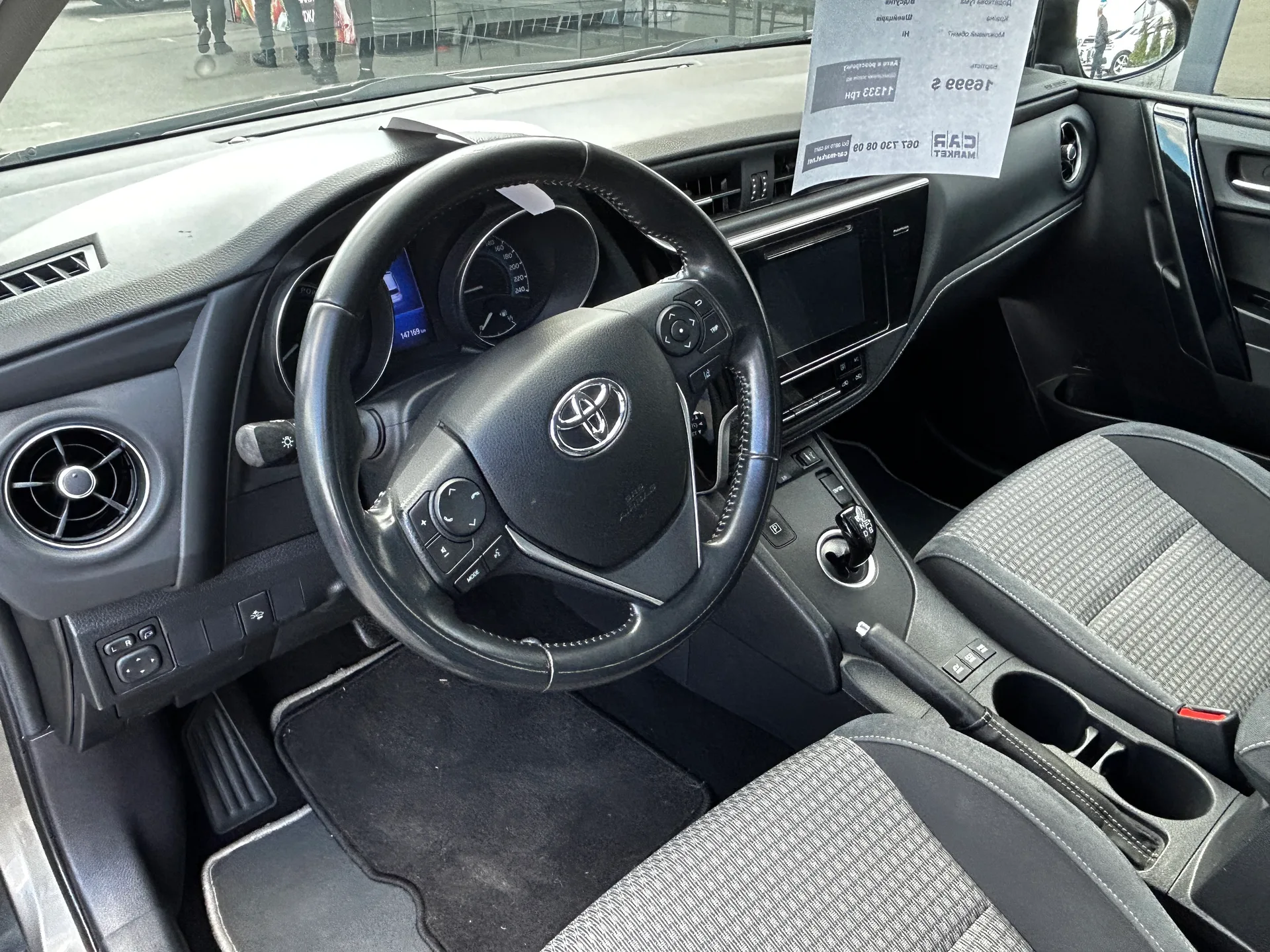 Toyota Auris — фото 5