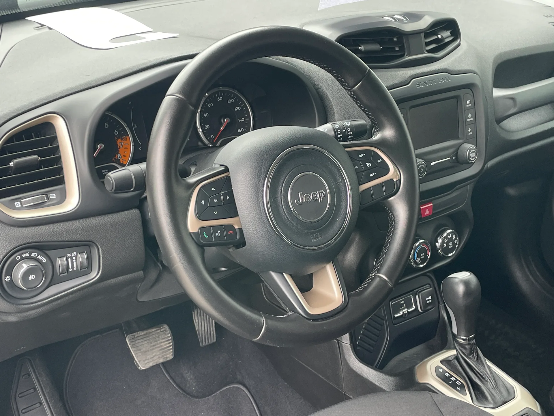 Jeep Renegade — фото 7