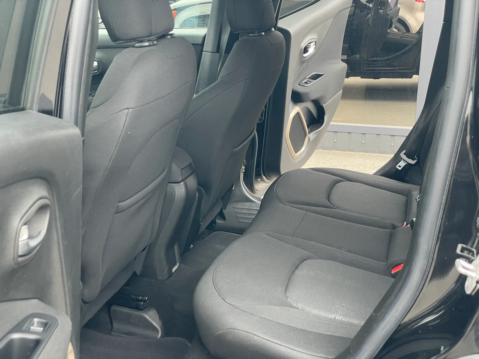 Jeep Renegade — фото 8