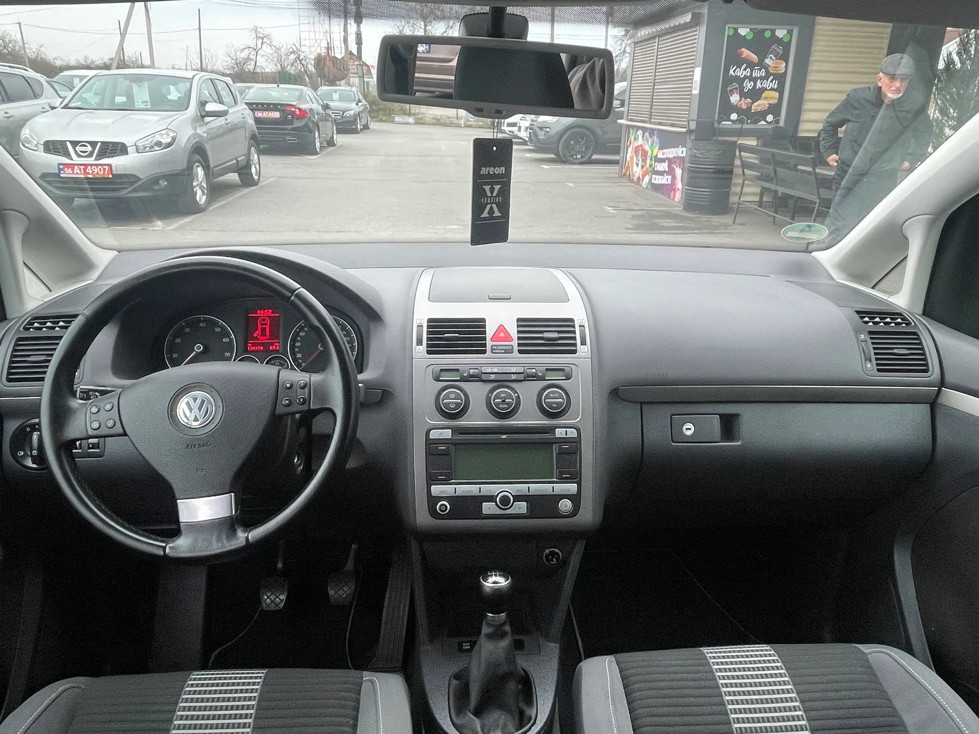 Volkswagen Touran — фото 8