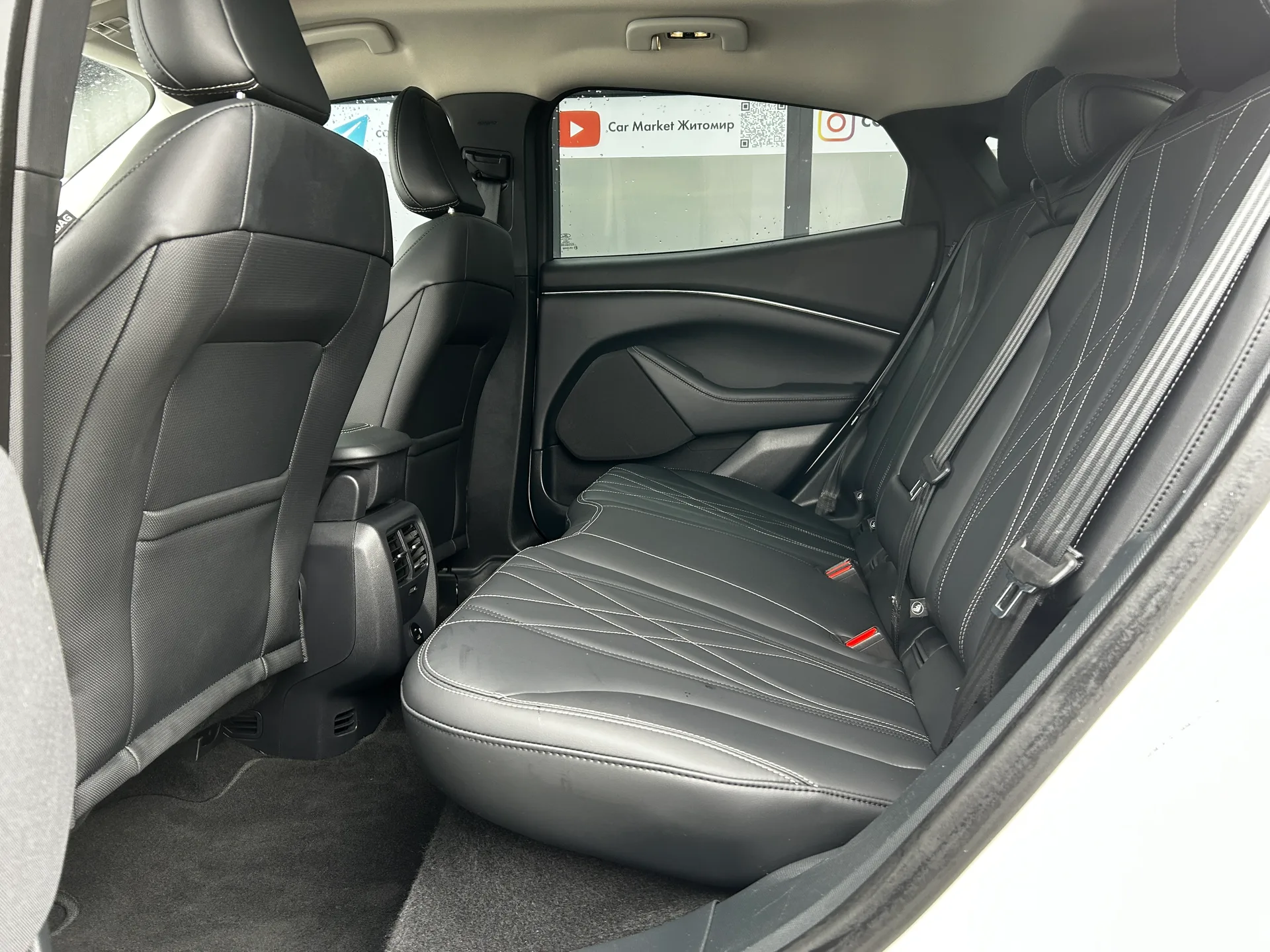 Ford Mustang — фото 7