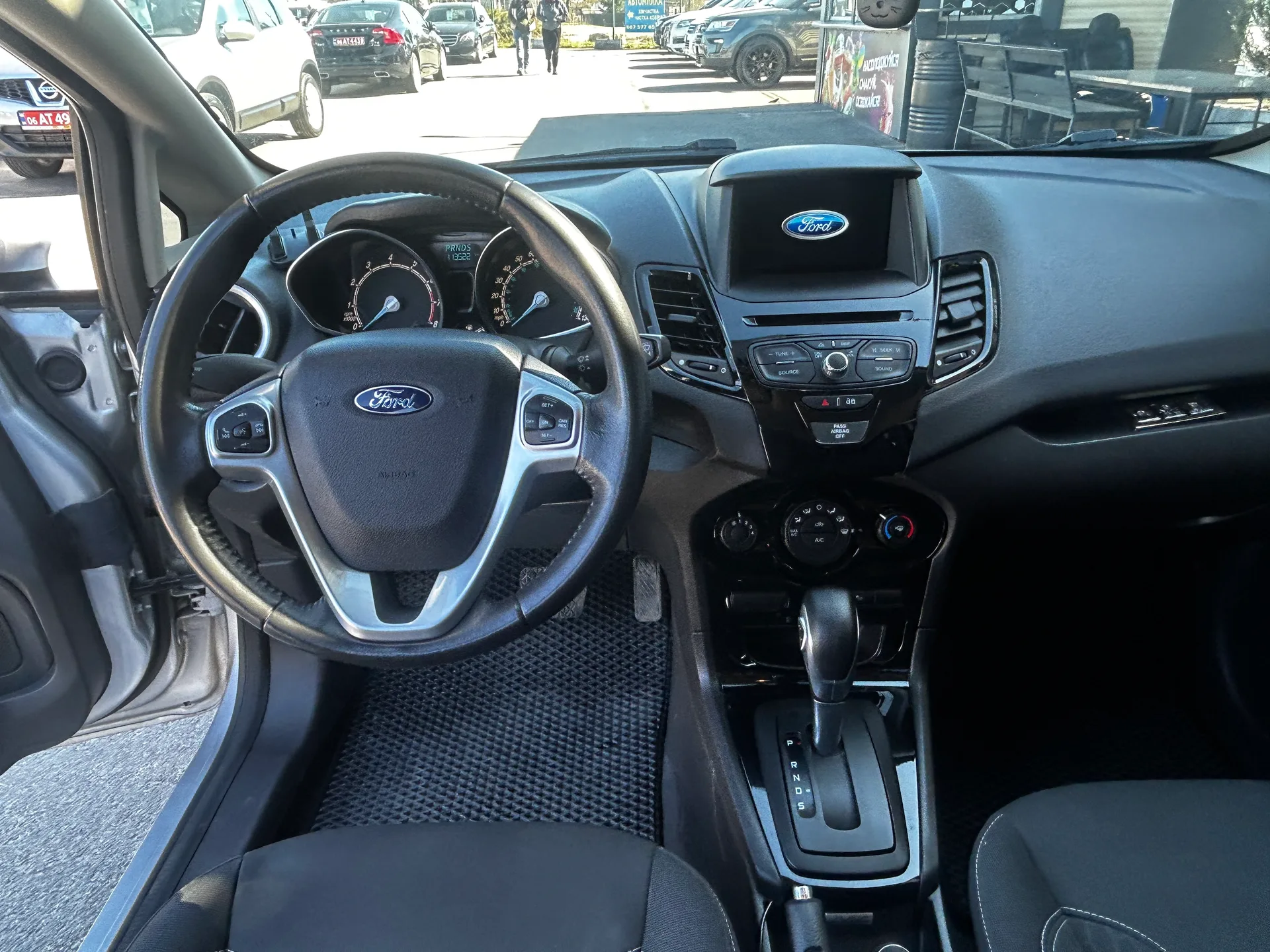 Ford Fiesta — фото 6