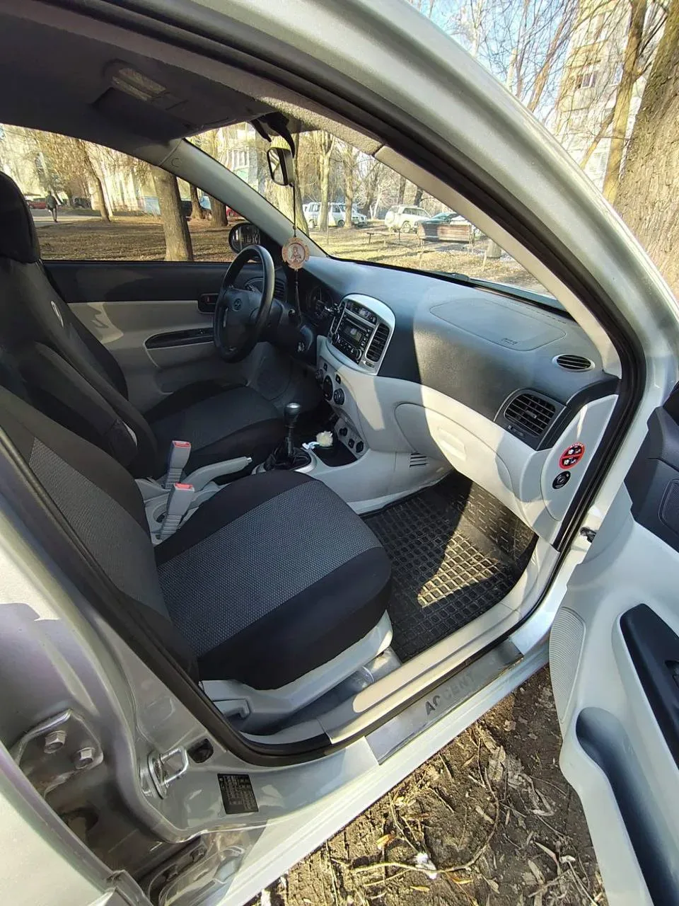 Hyundai Accent — фото 3