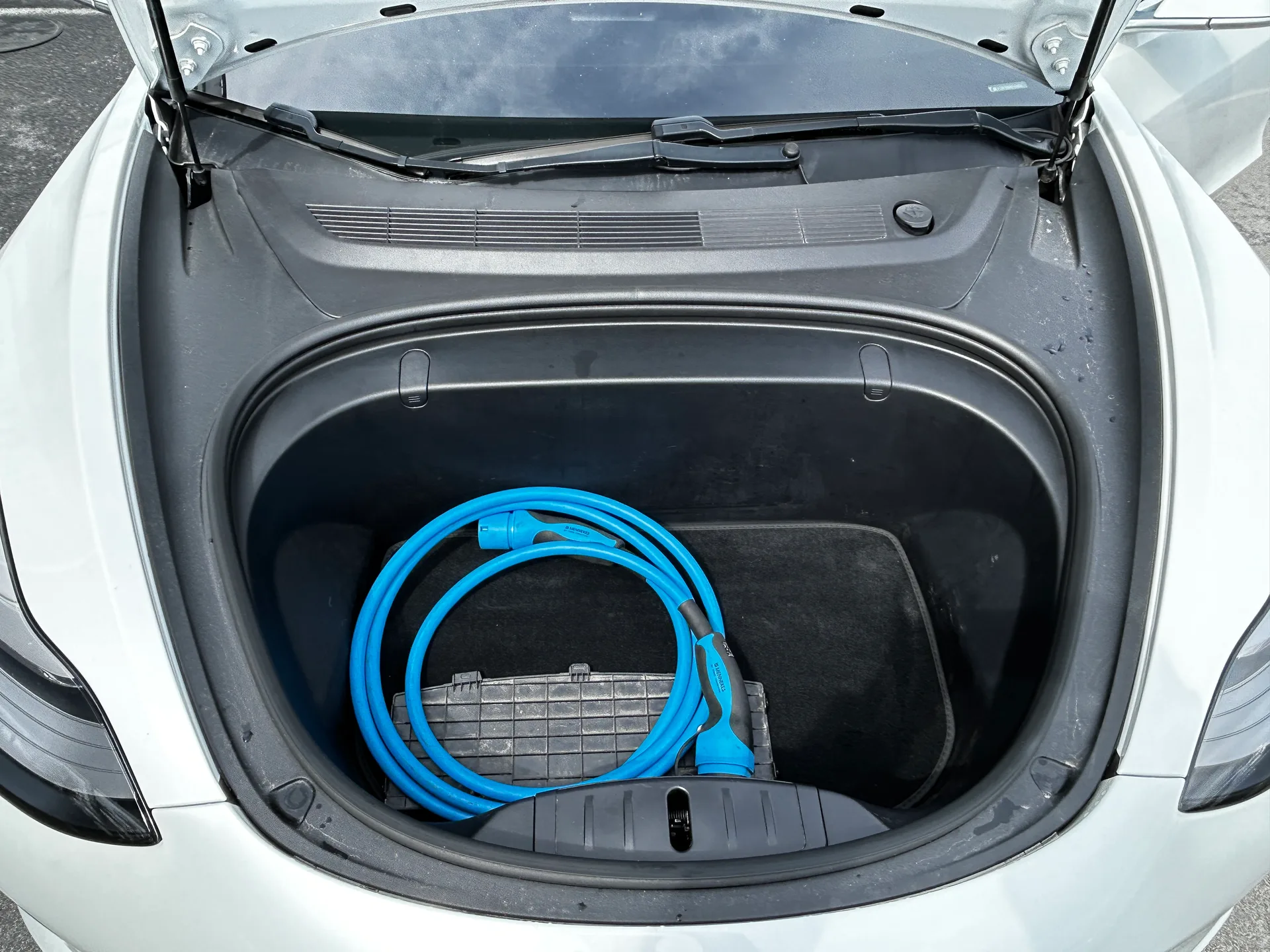 Tesla Model 3 — фото 9