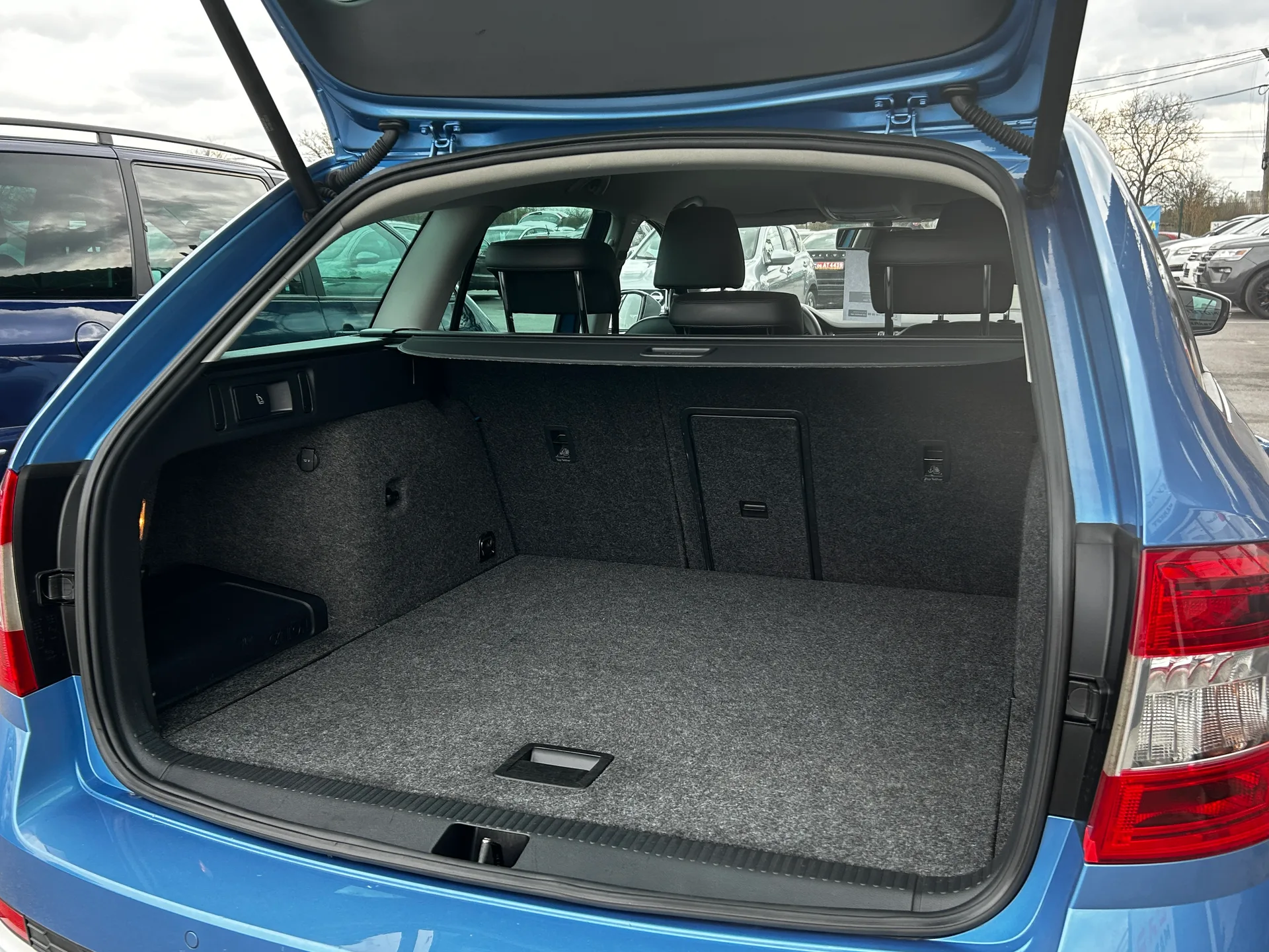 Skoda Octavia Scout — фото 8