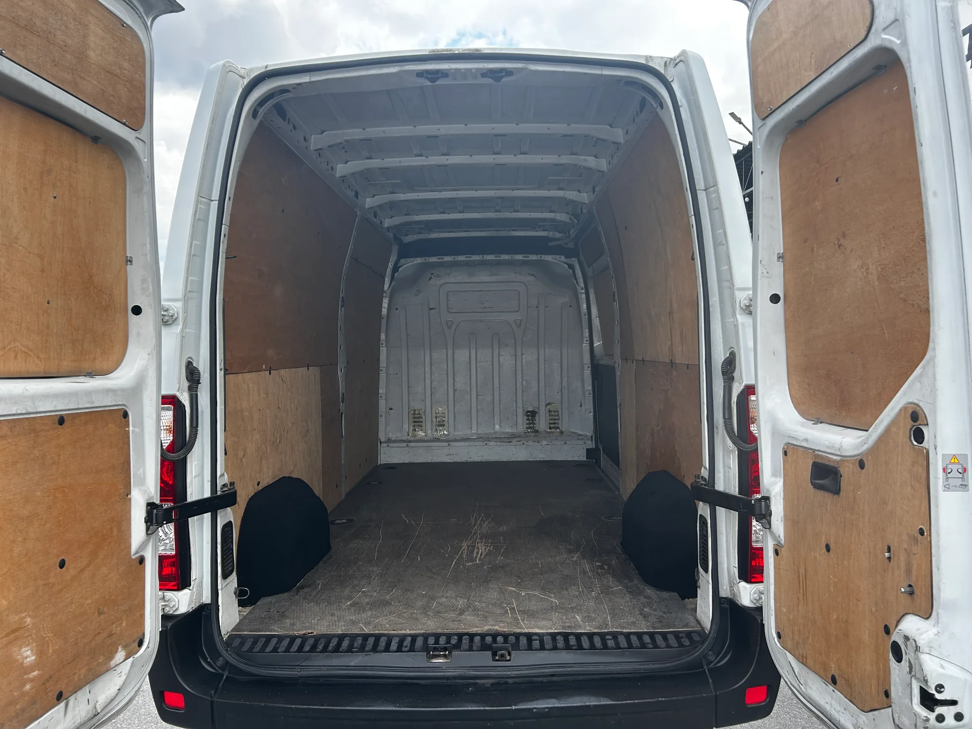 Nissan NV400 — фото 7