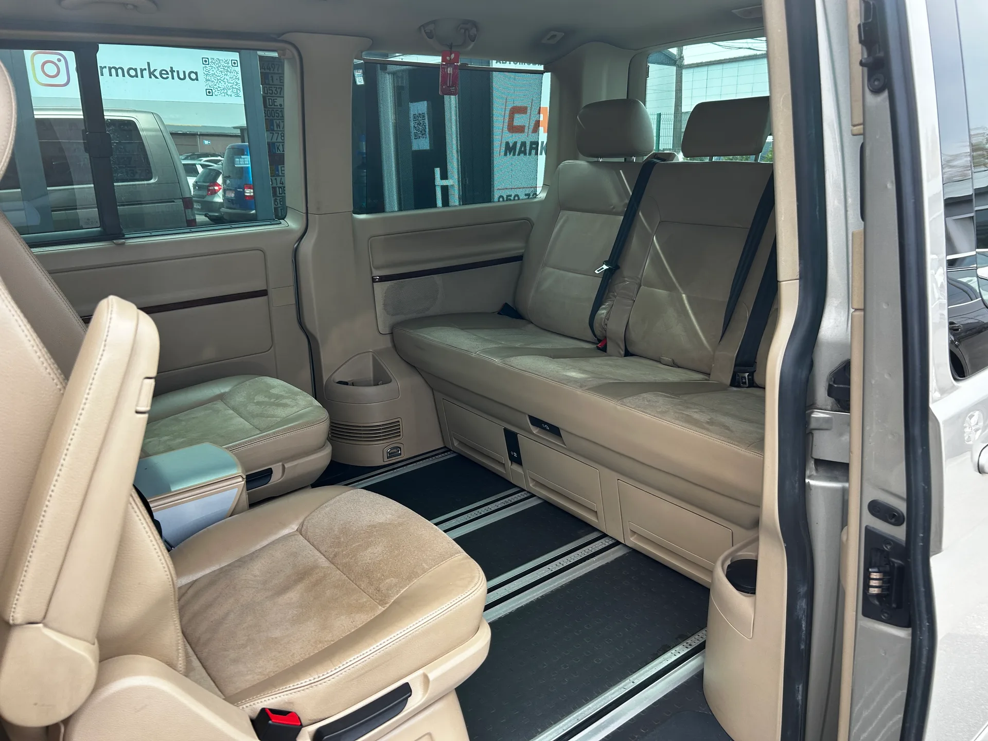 Volkswagen Multivan — фото 7