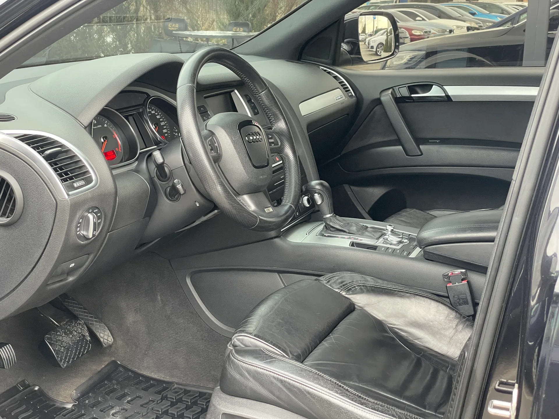 Audi Q7 — фото 9