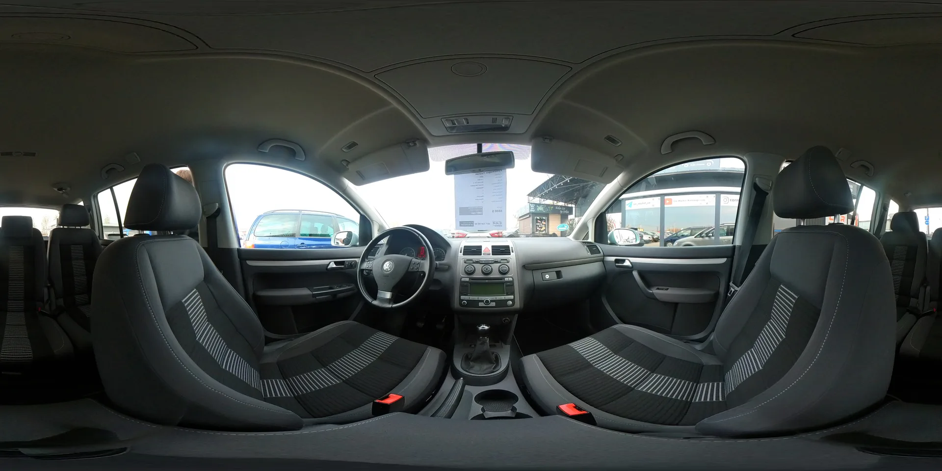 Volkswagen Touran — 360°