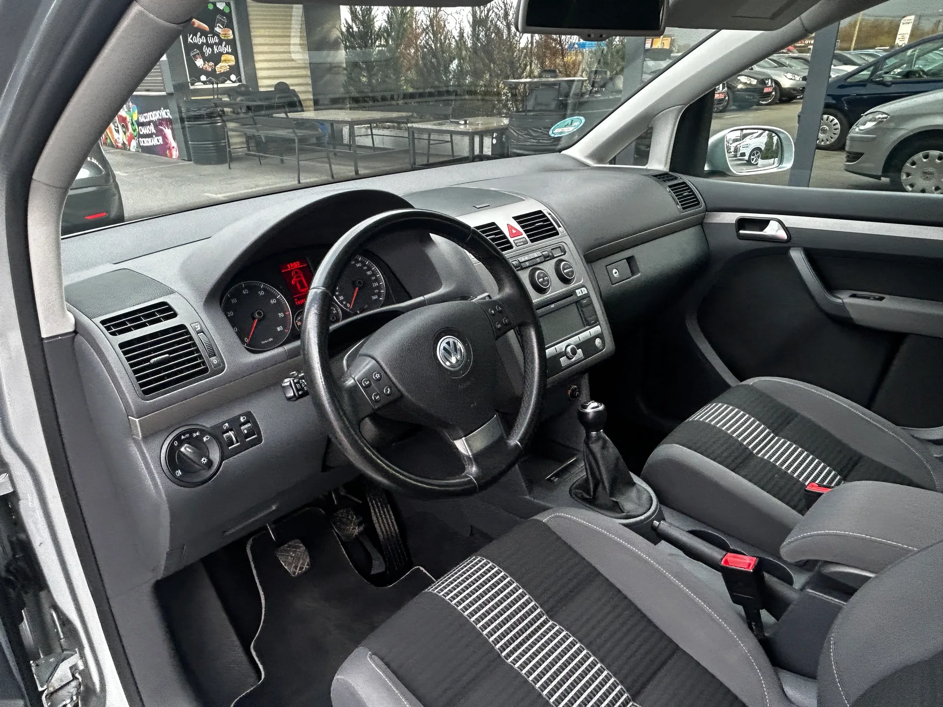 Volkswagen Touran — фото 5