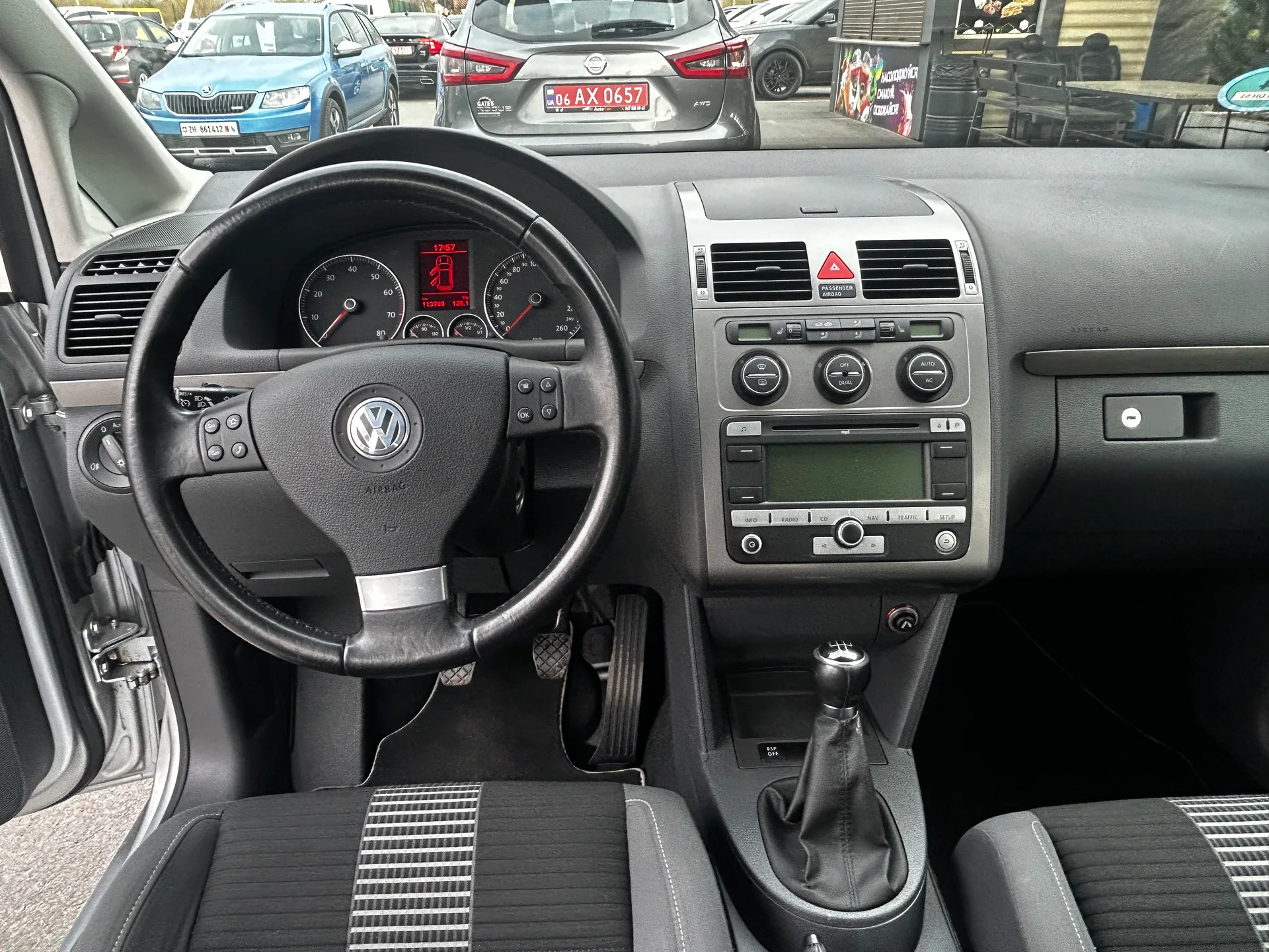 Volkswagen Touran — фото 6