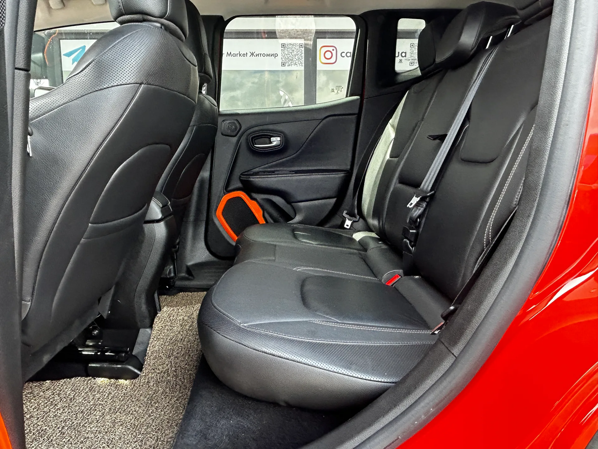 Jeep Renegade — фото 6