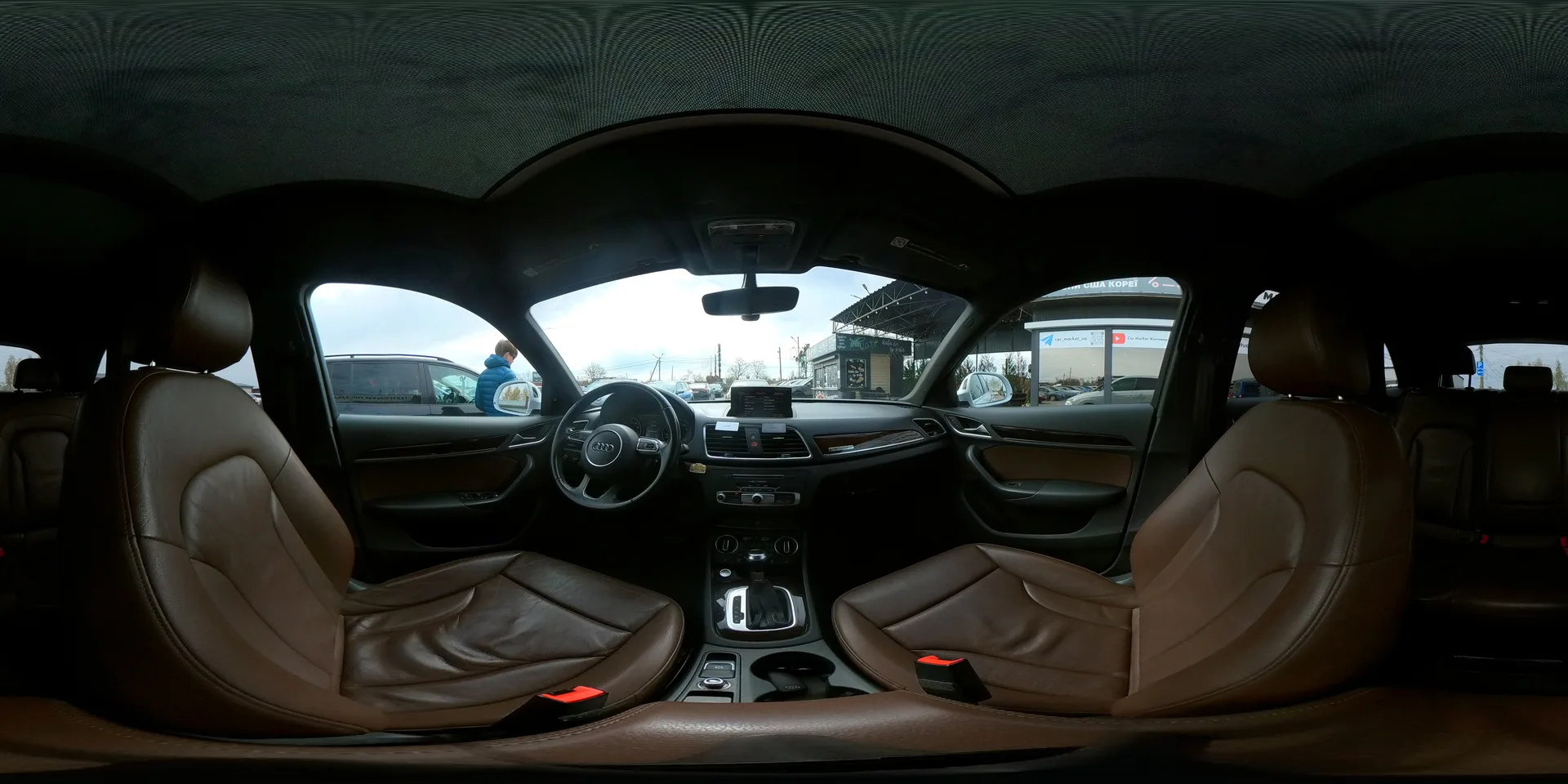 Audi Q3 — 360°