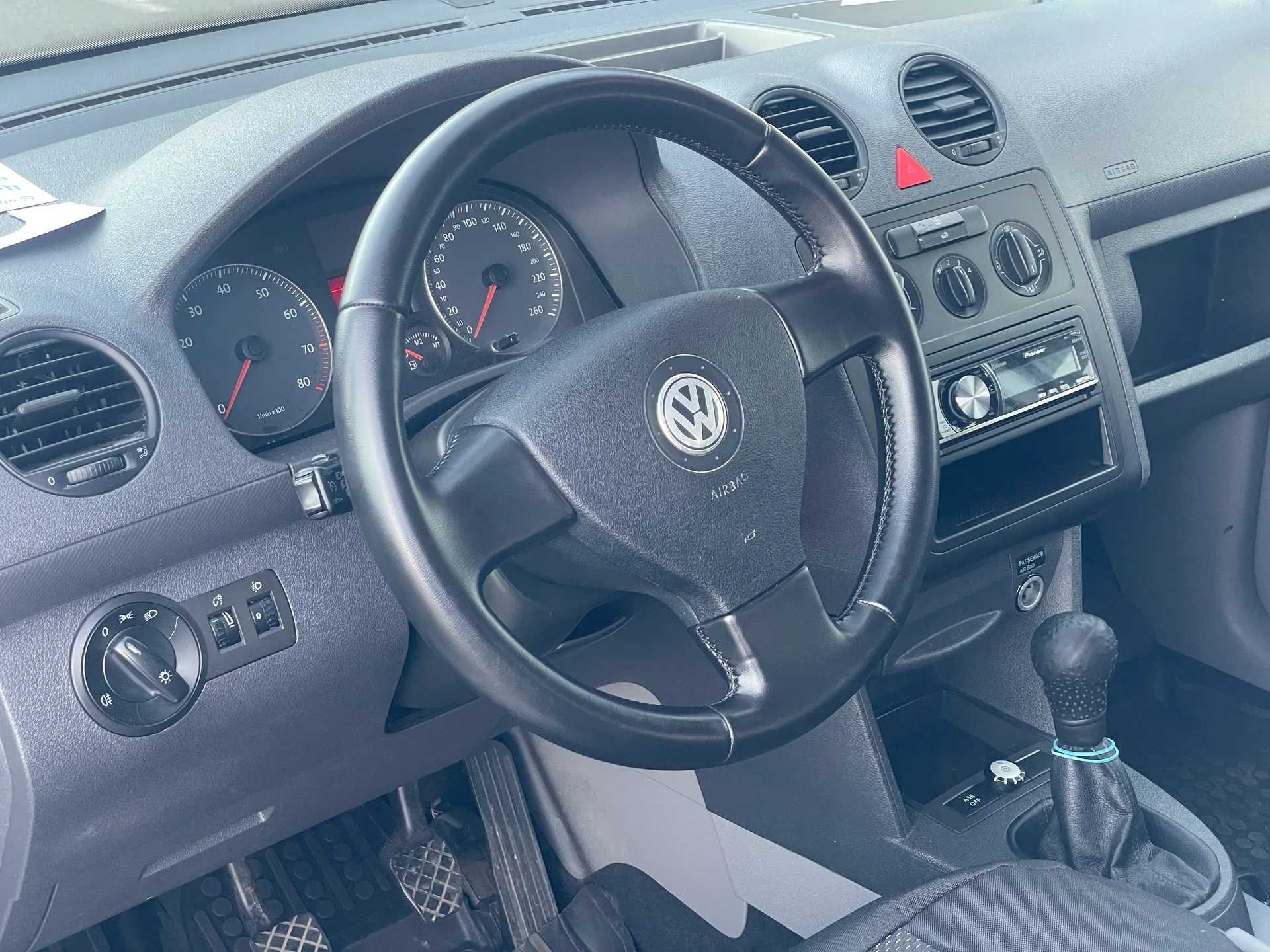 Volkswagen Caddy — фото 8