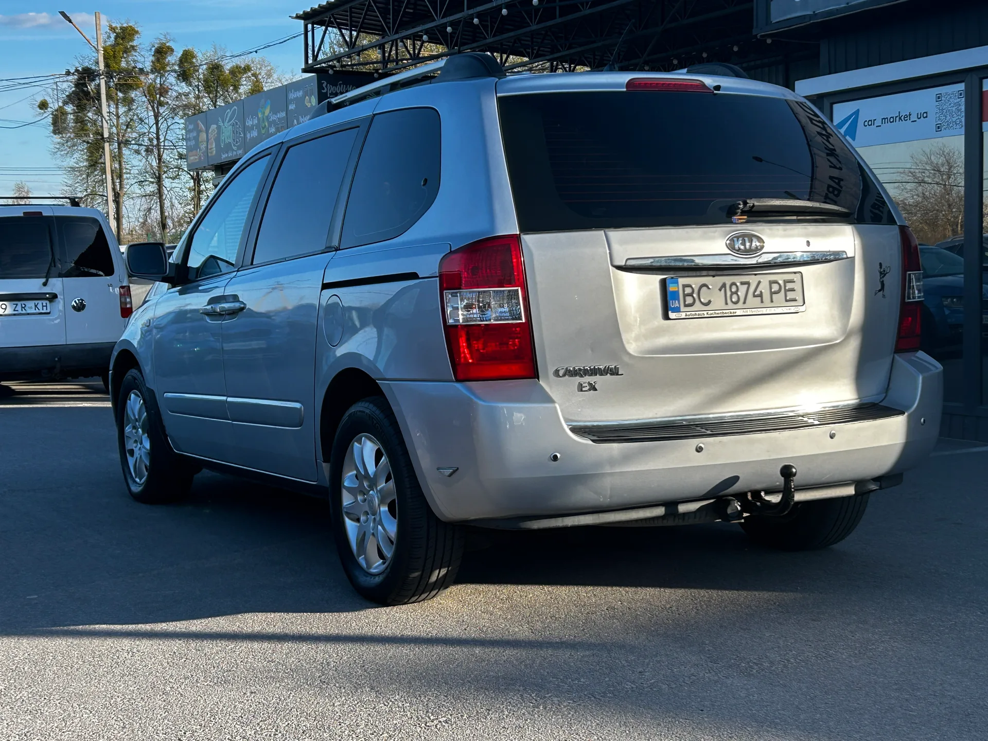 Kia Carnival — фото 4