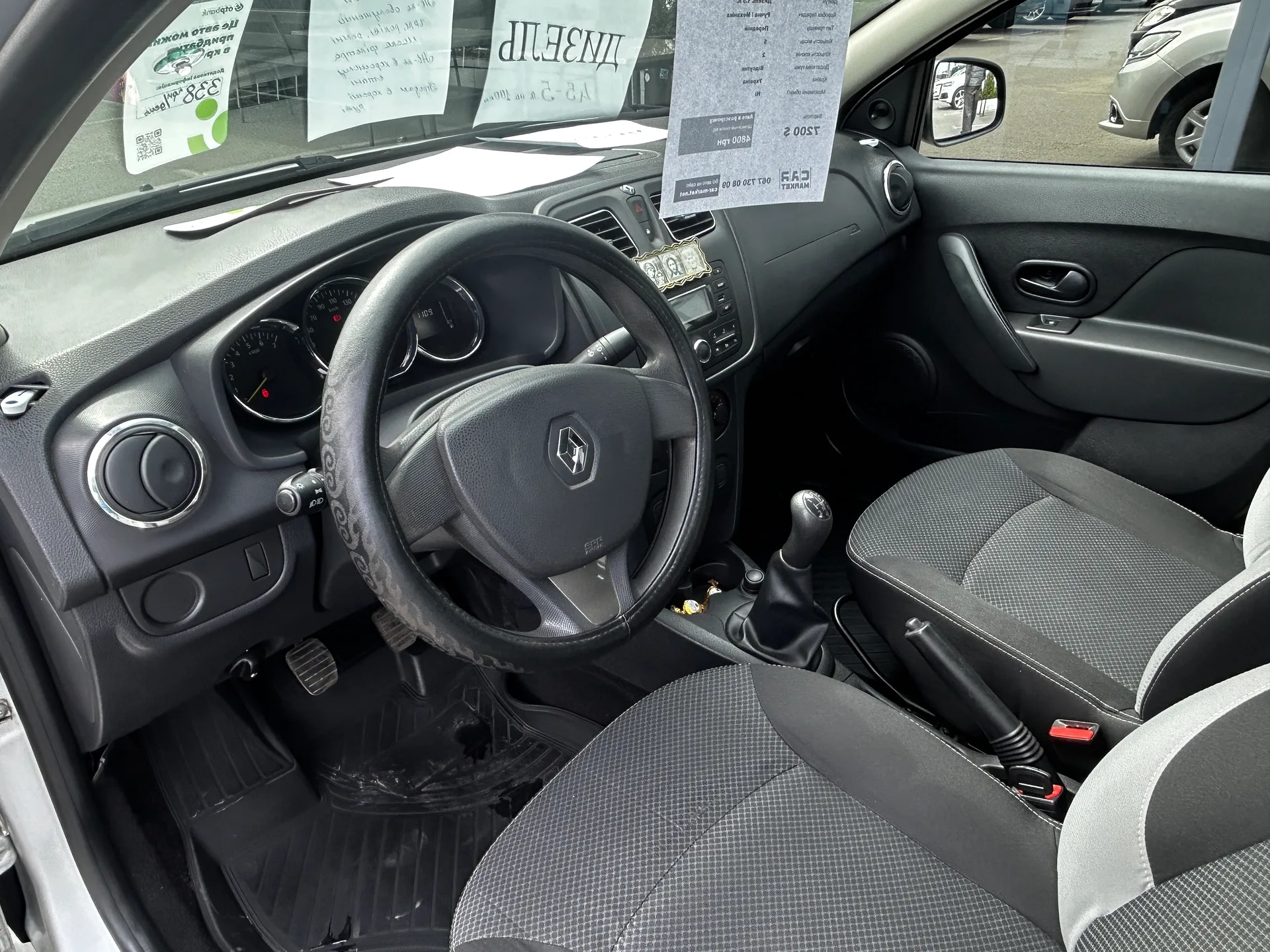 Renault Logan — фото 5