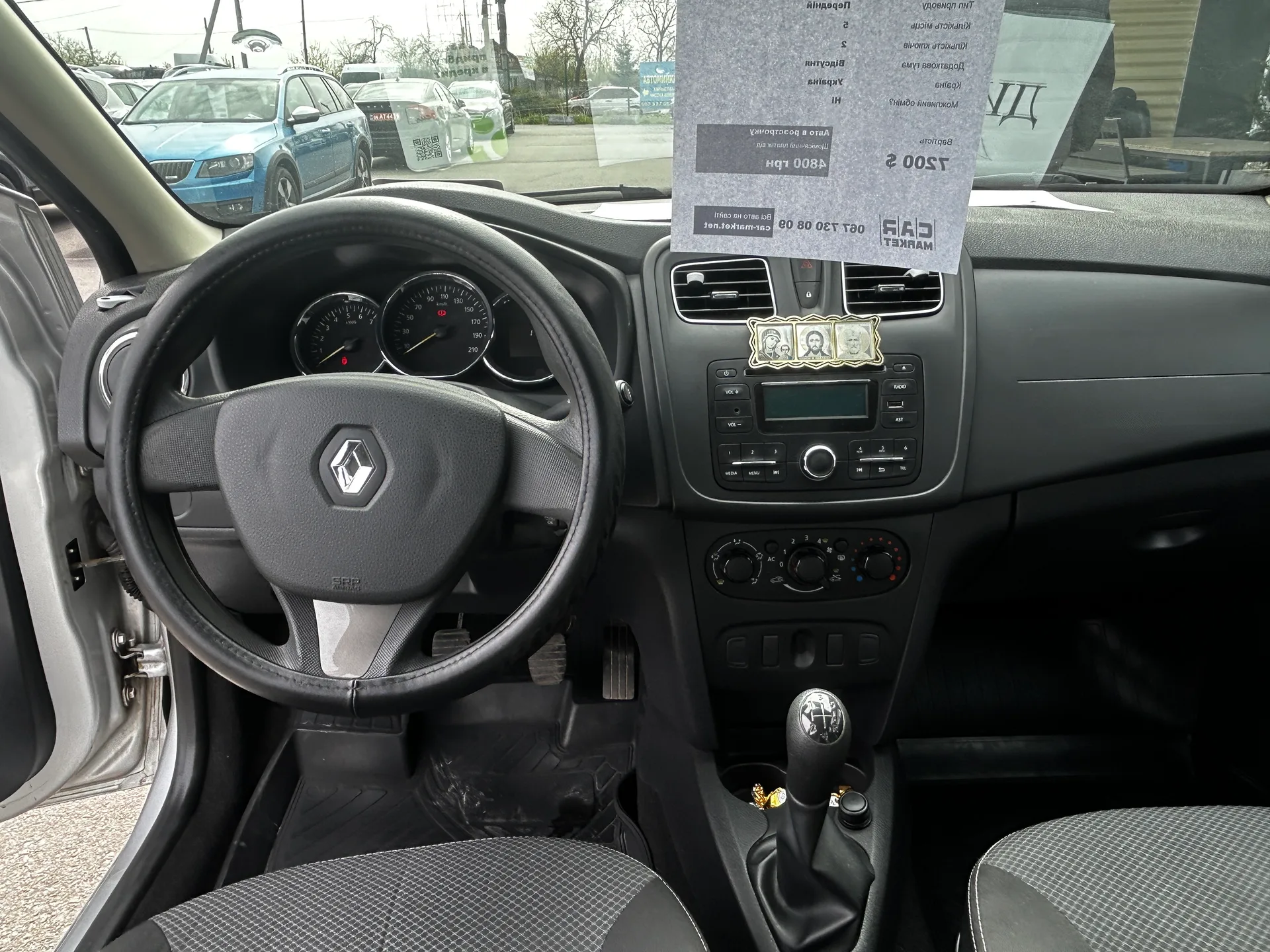 Renault Logan — фото 6