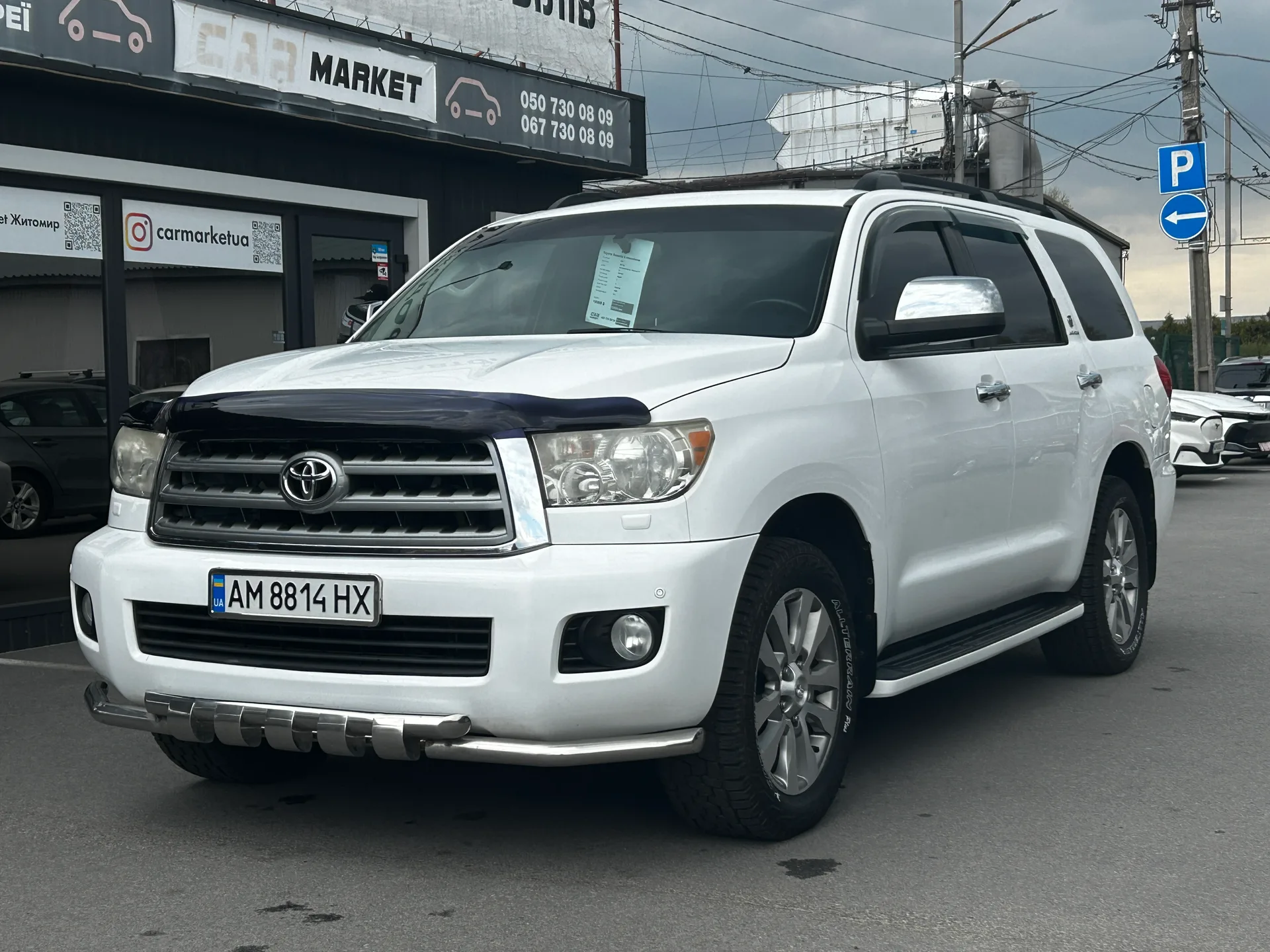 Toyota Sequoia — фото 1
