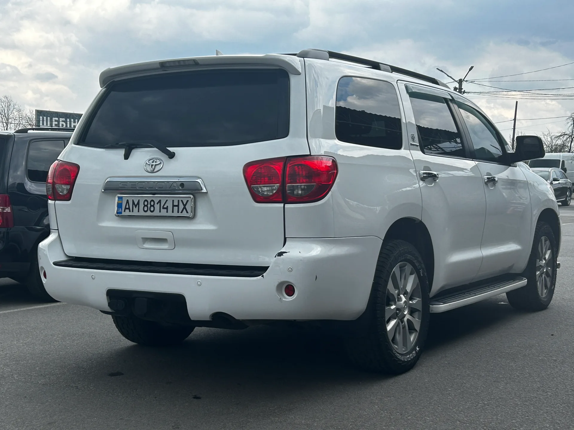 Toyota Sequoia — фото 3