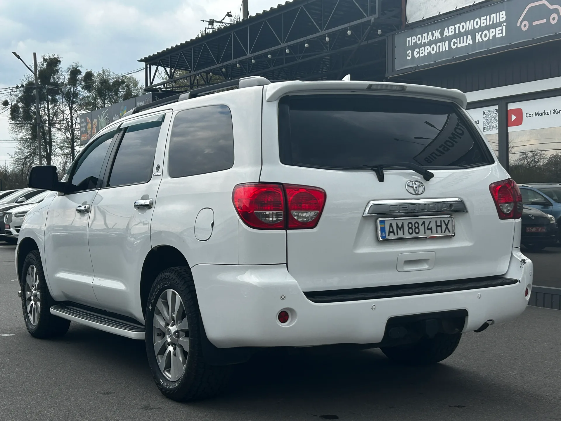 Toyota Sequoia — фото 4