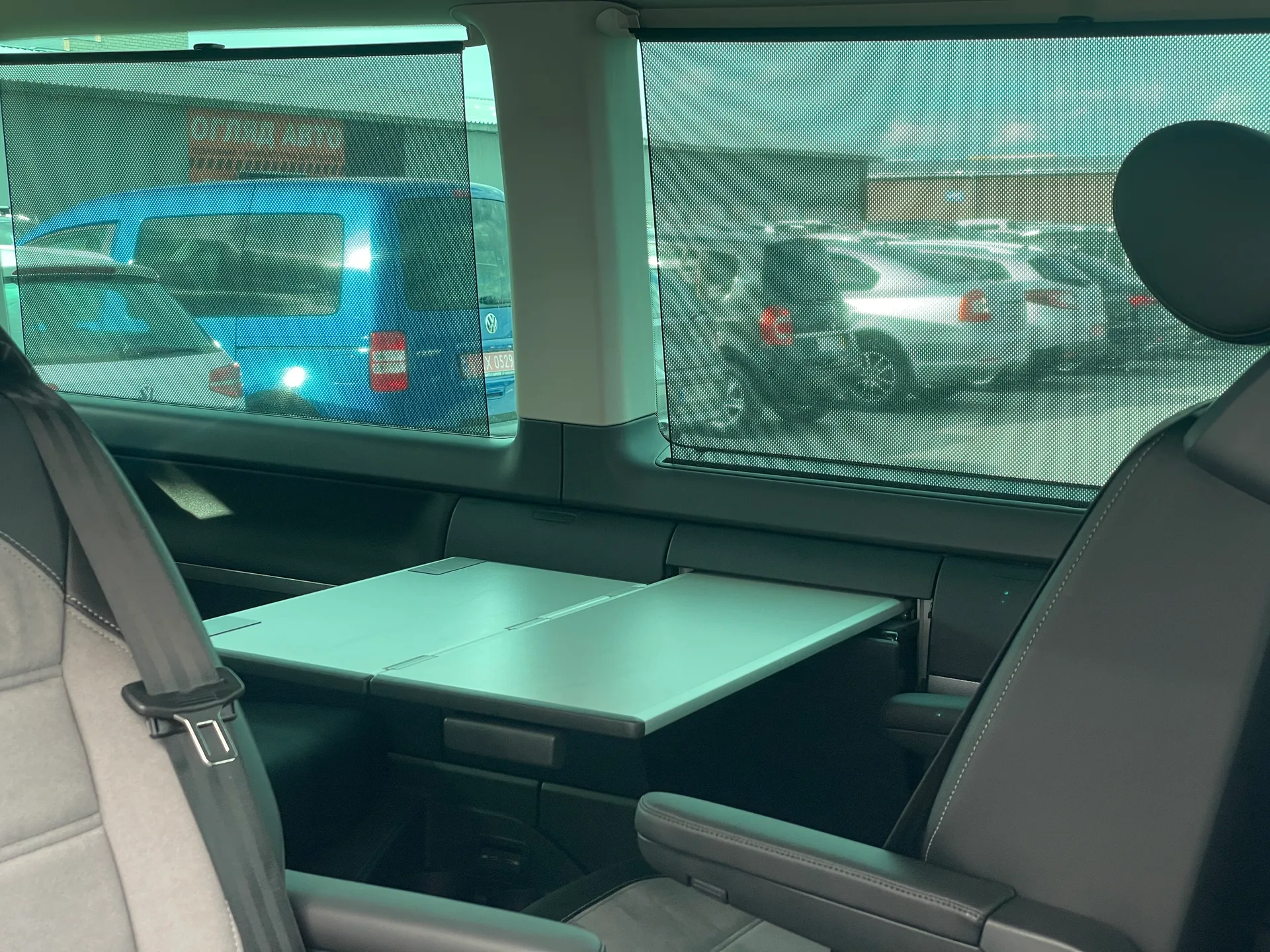 Volkswagen Multivan — фото 13