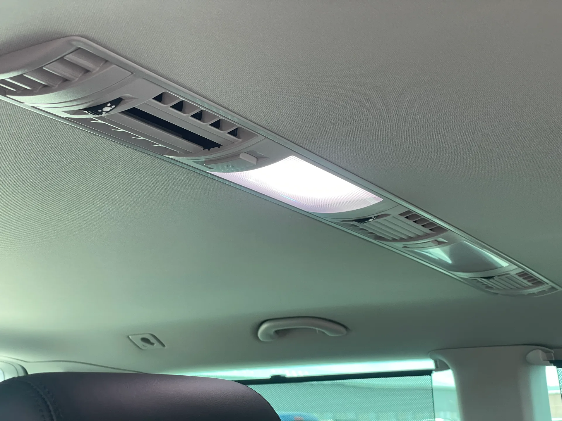 Volkswagen Multivan — фото 18