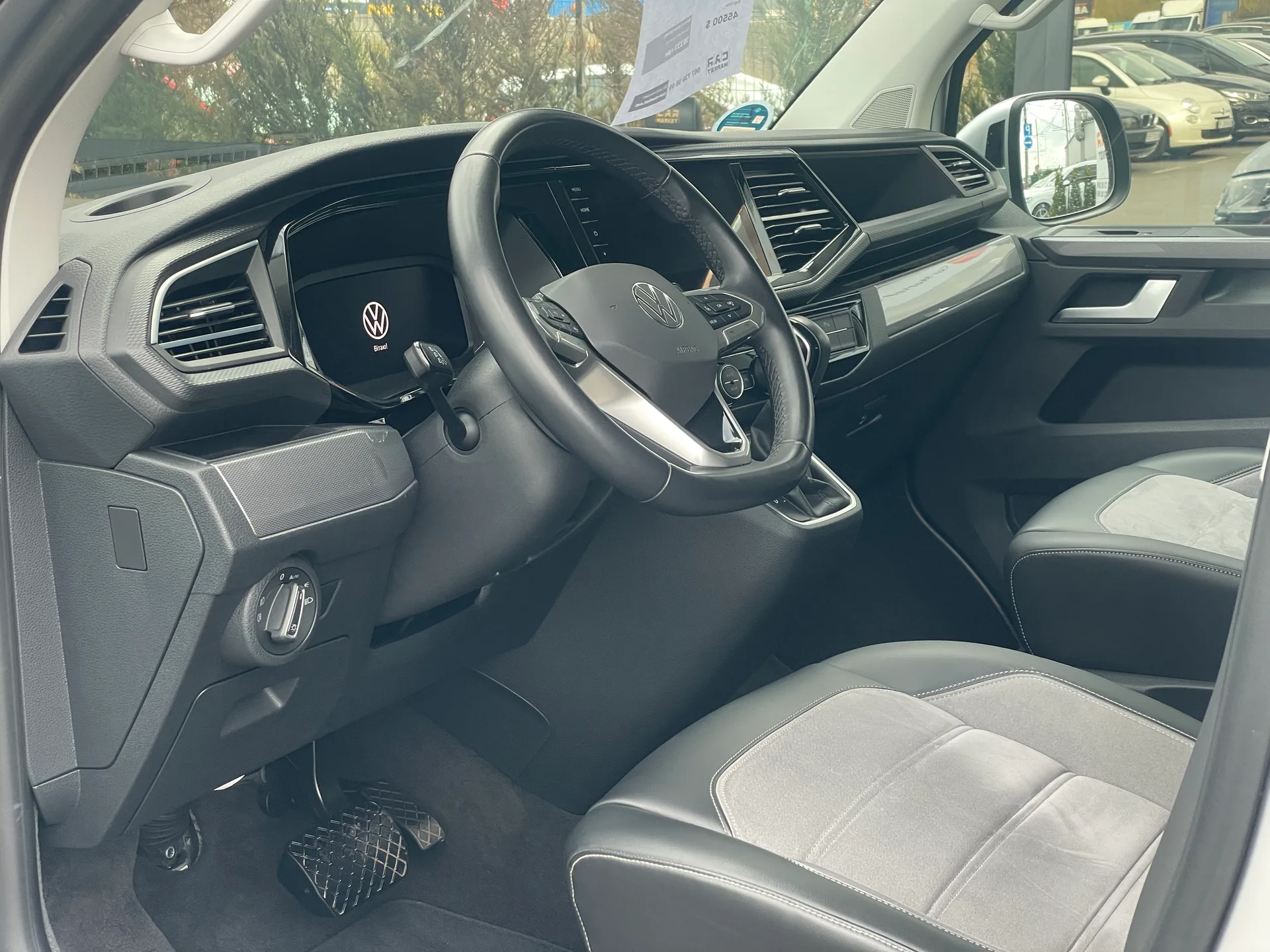 Volkswagen Multivan — фото 9