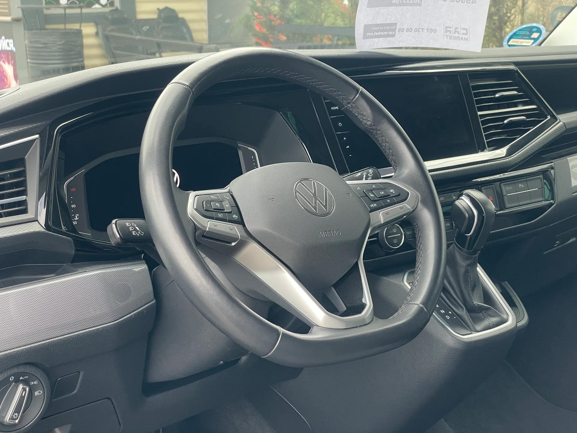 Volkswagen Multivan — фото 10