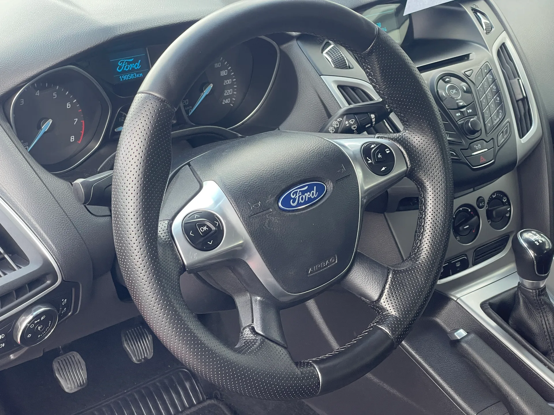 Ford Focus — фото 7