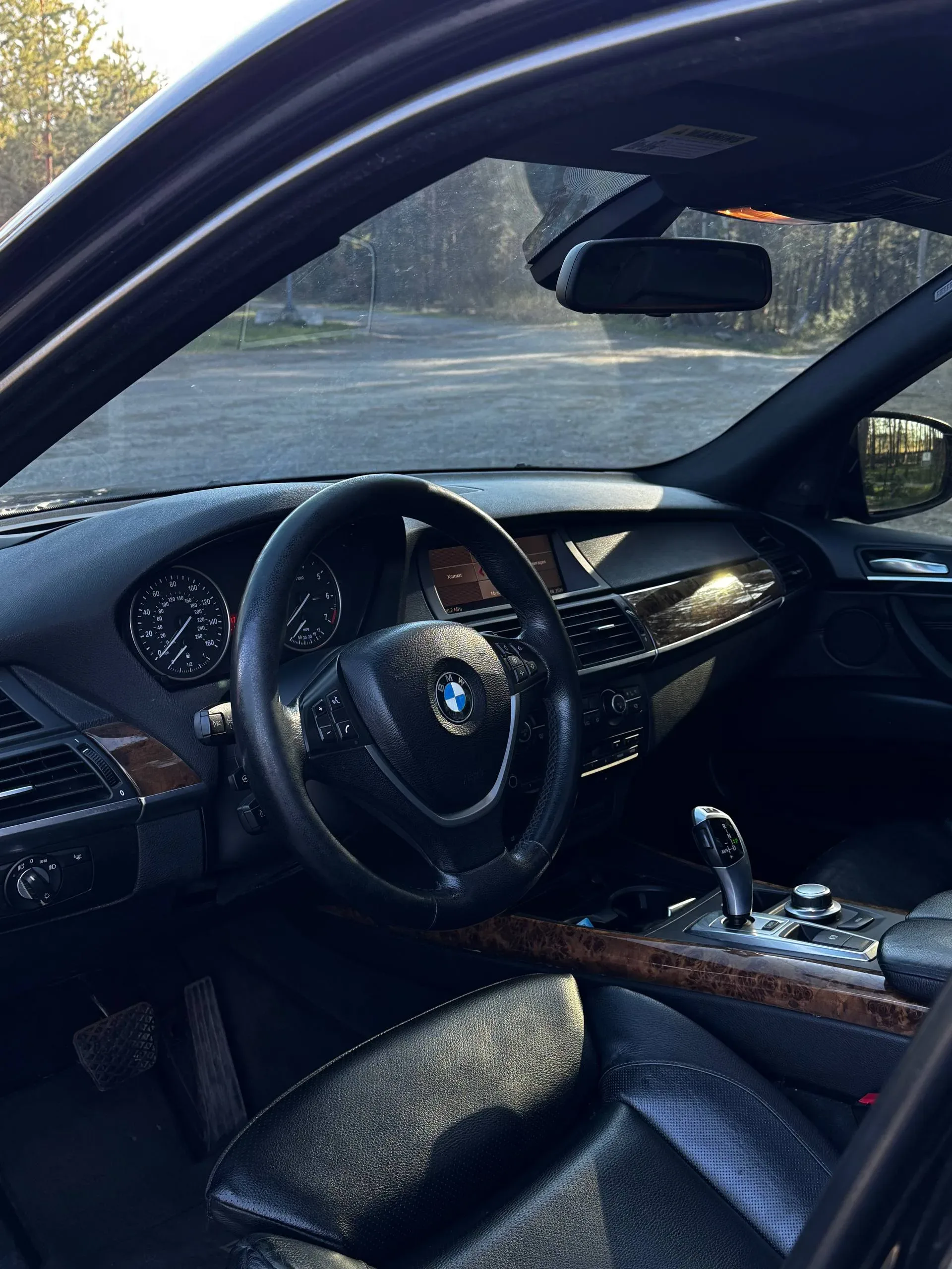 BMW iX5 — фото 10